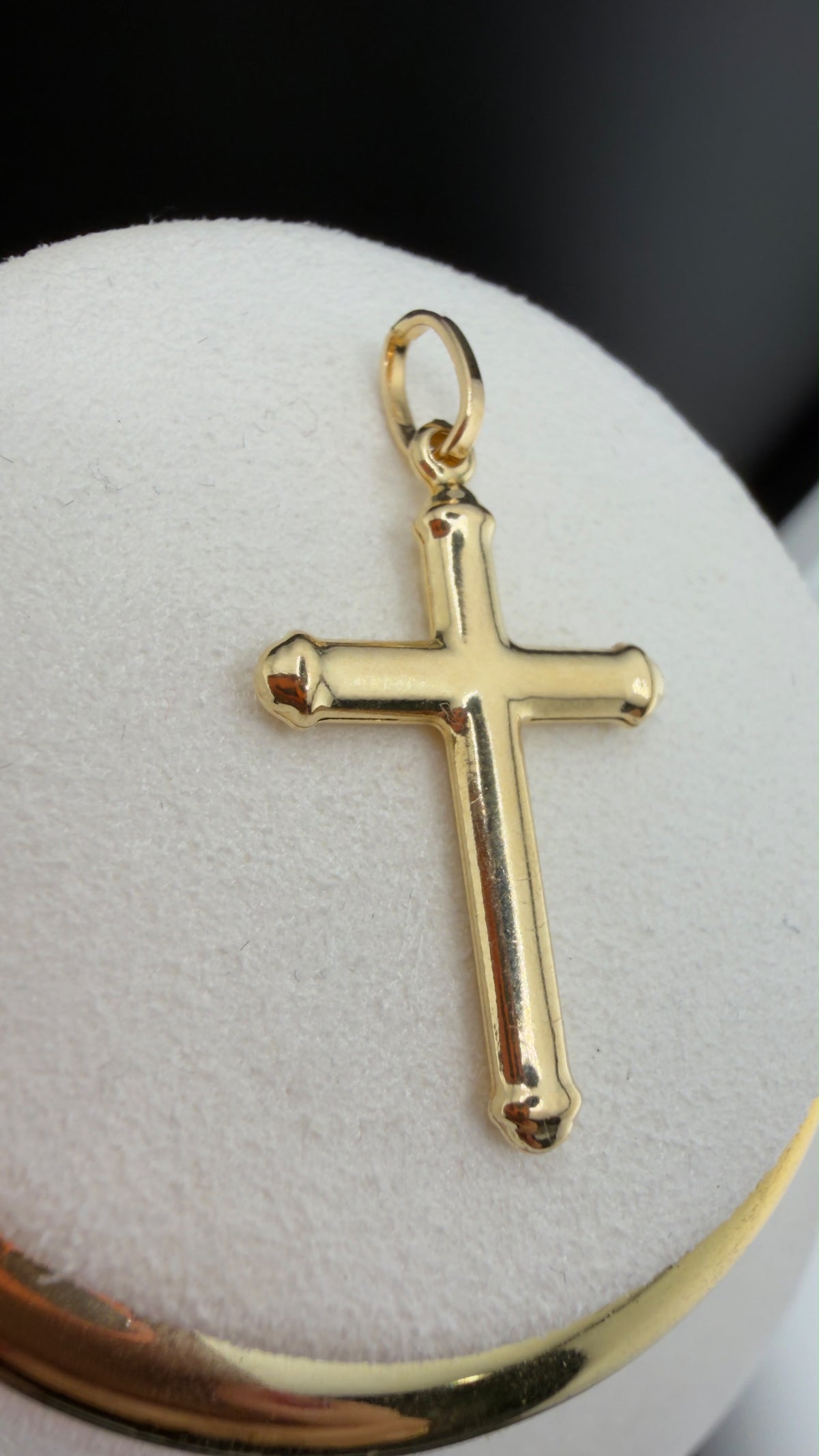 Rounded Cross Pendant 18k.