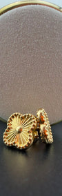 Double-V Earring 18k.
