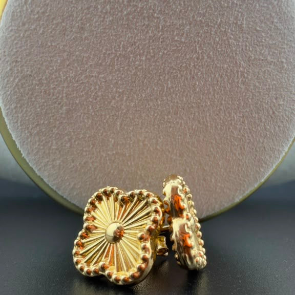 Double-V Earring 18k.