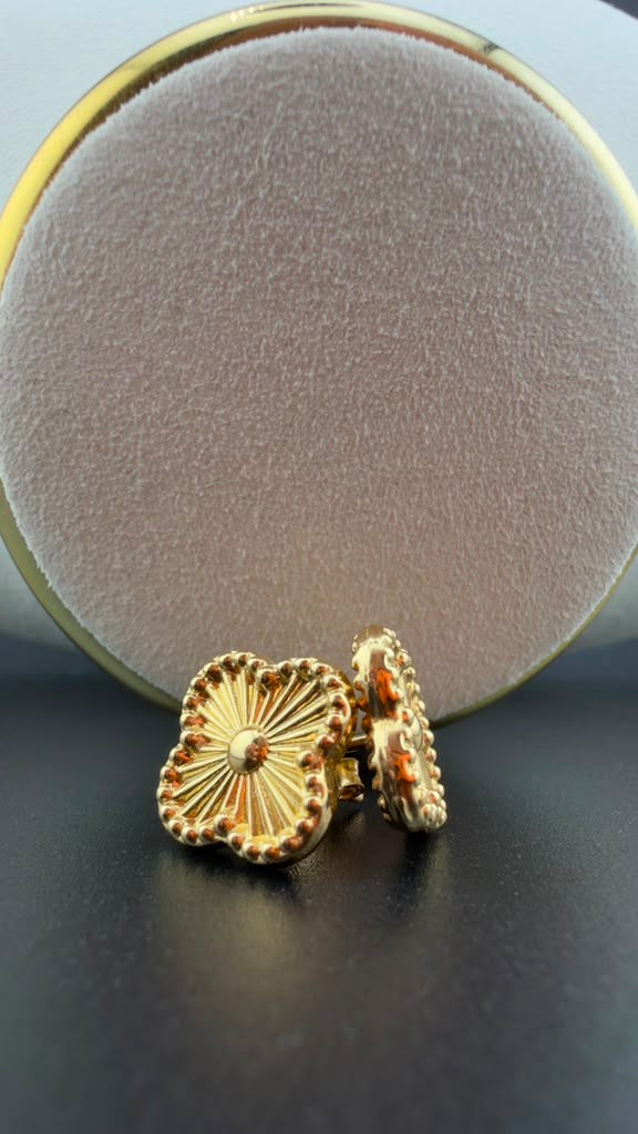 Double-V Earring 18k.