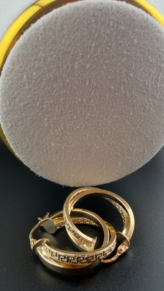 Greek Key Hoop 18k.
