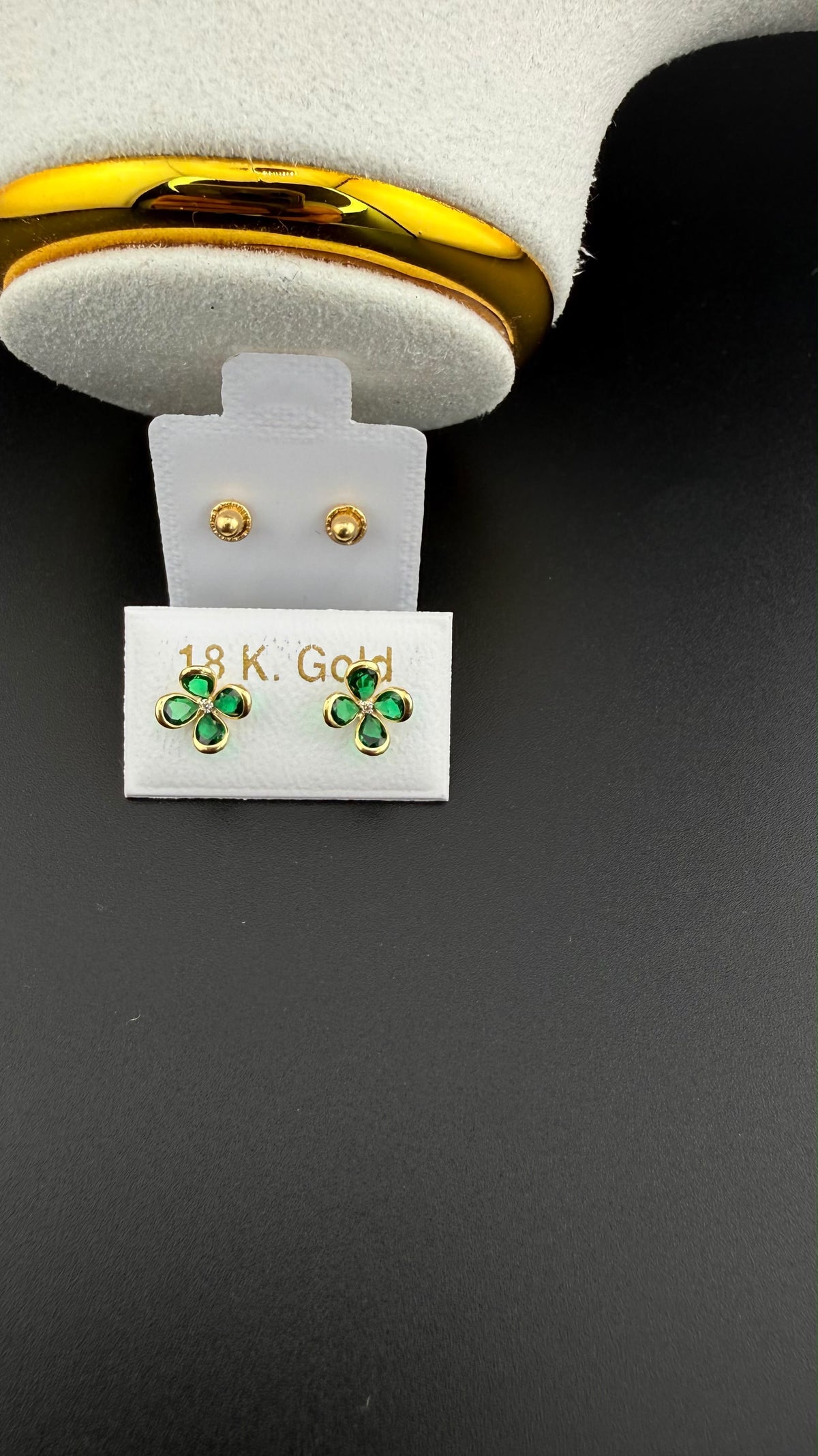 Green Clover Hoop 18k.