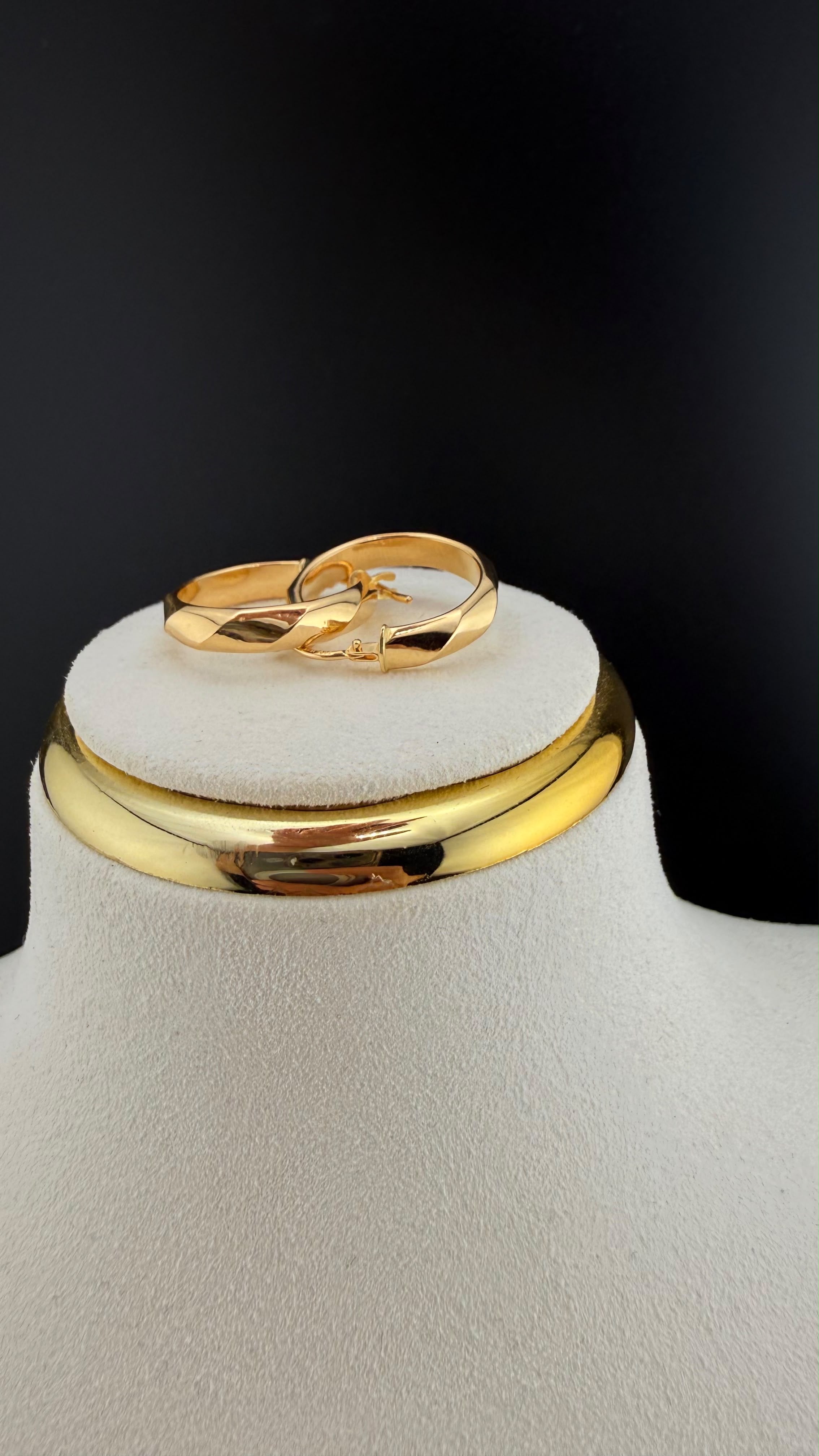 Fine Classic Hoop 18k.