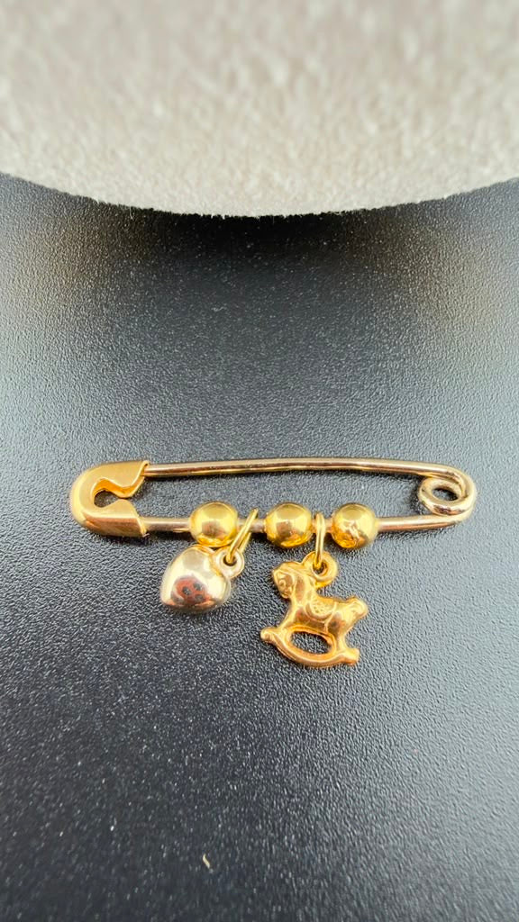 Baby Pin Pendant 18k.