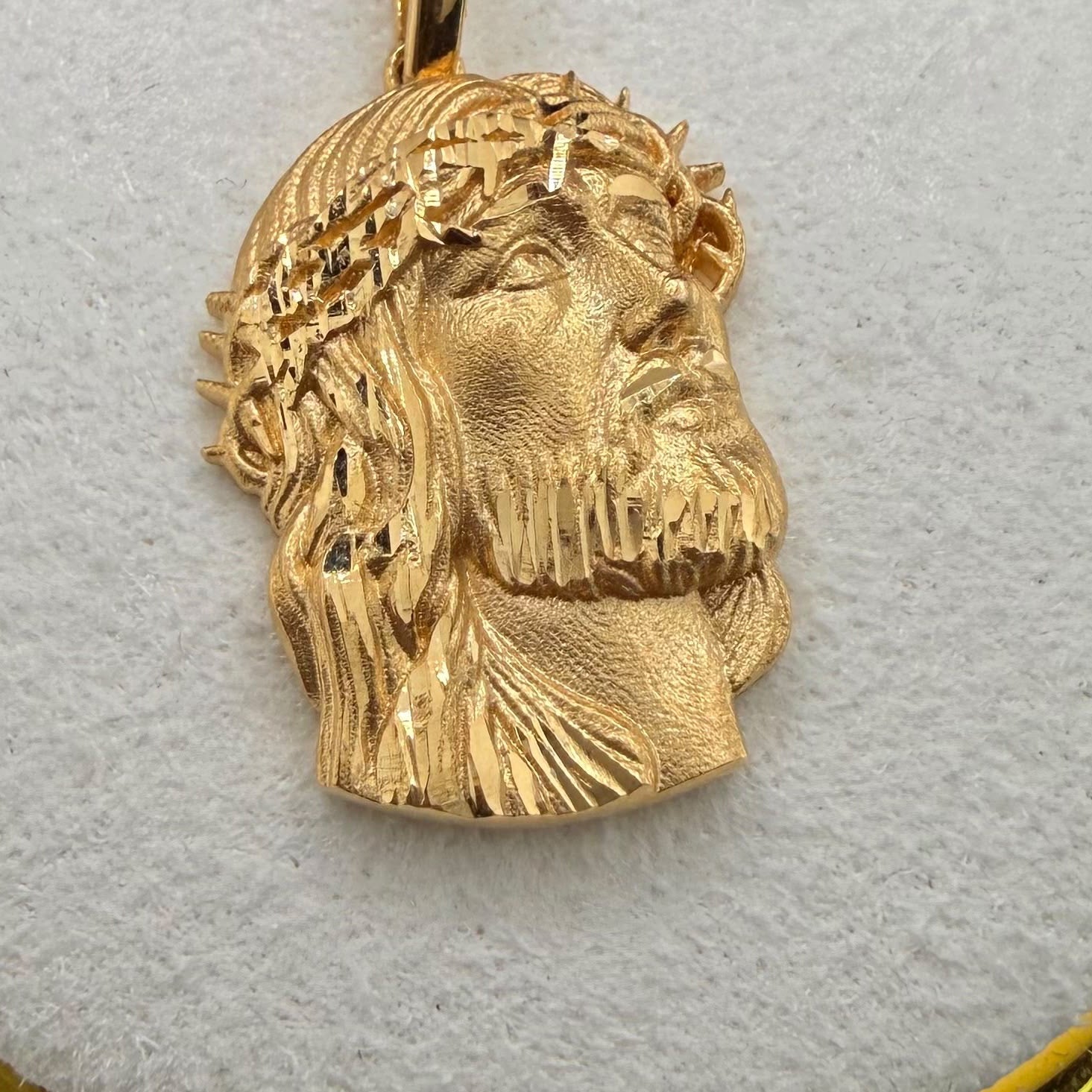 Sacred Face Pendant 18k.