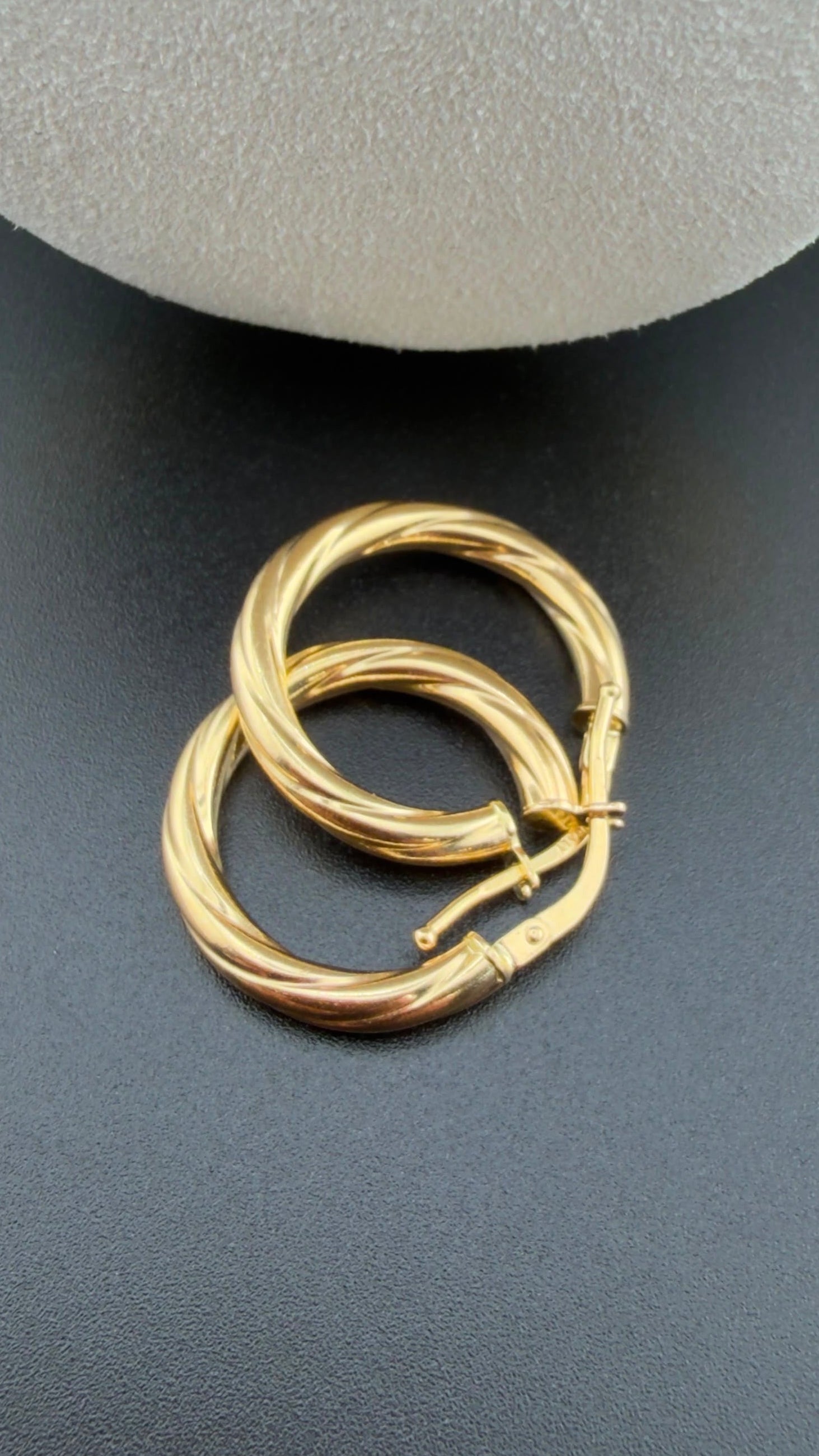 Spiral Hoop 18k.