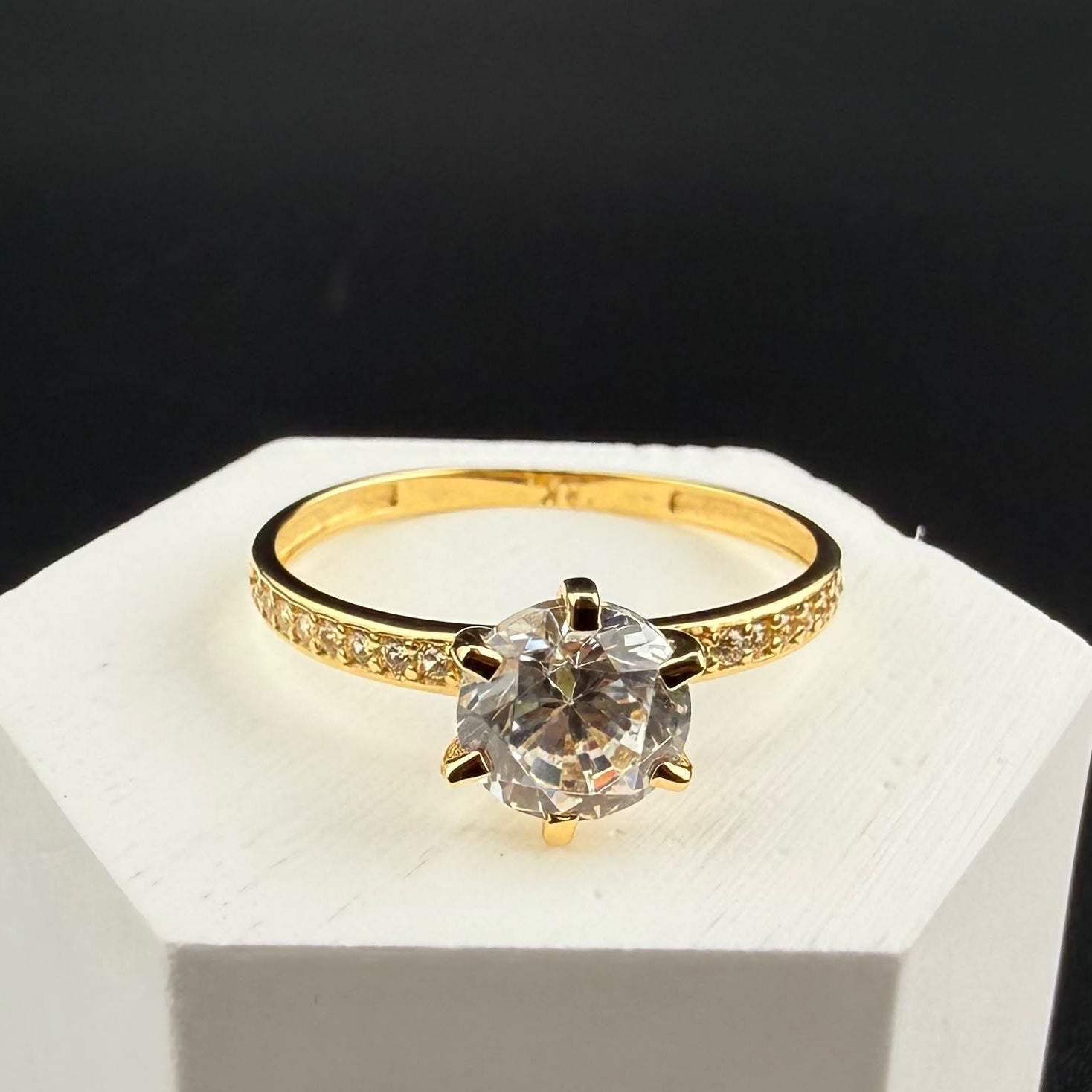 Aurora Solitaire Ring 18k, #6/5.