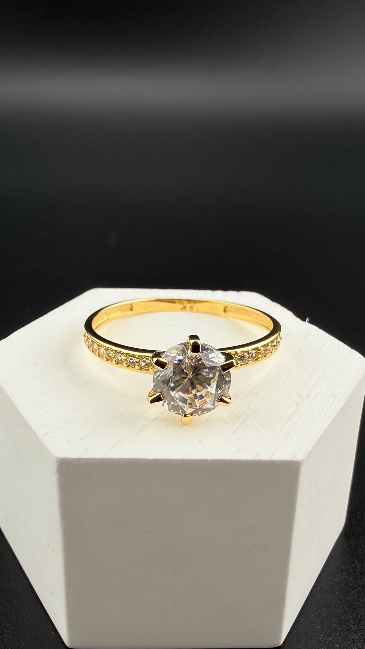 Aurora Solitaire Ring 18k, #6/5.