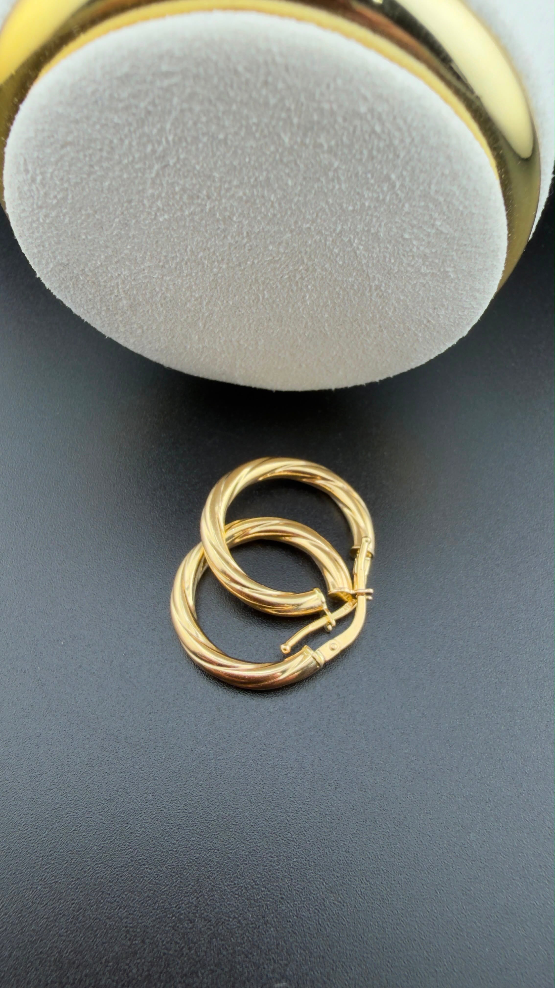 Spiral Hoop 18k.
