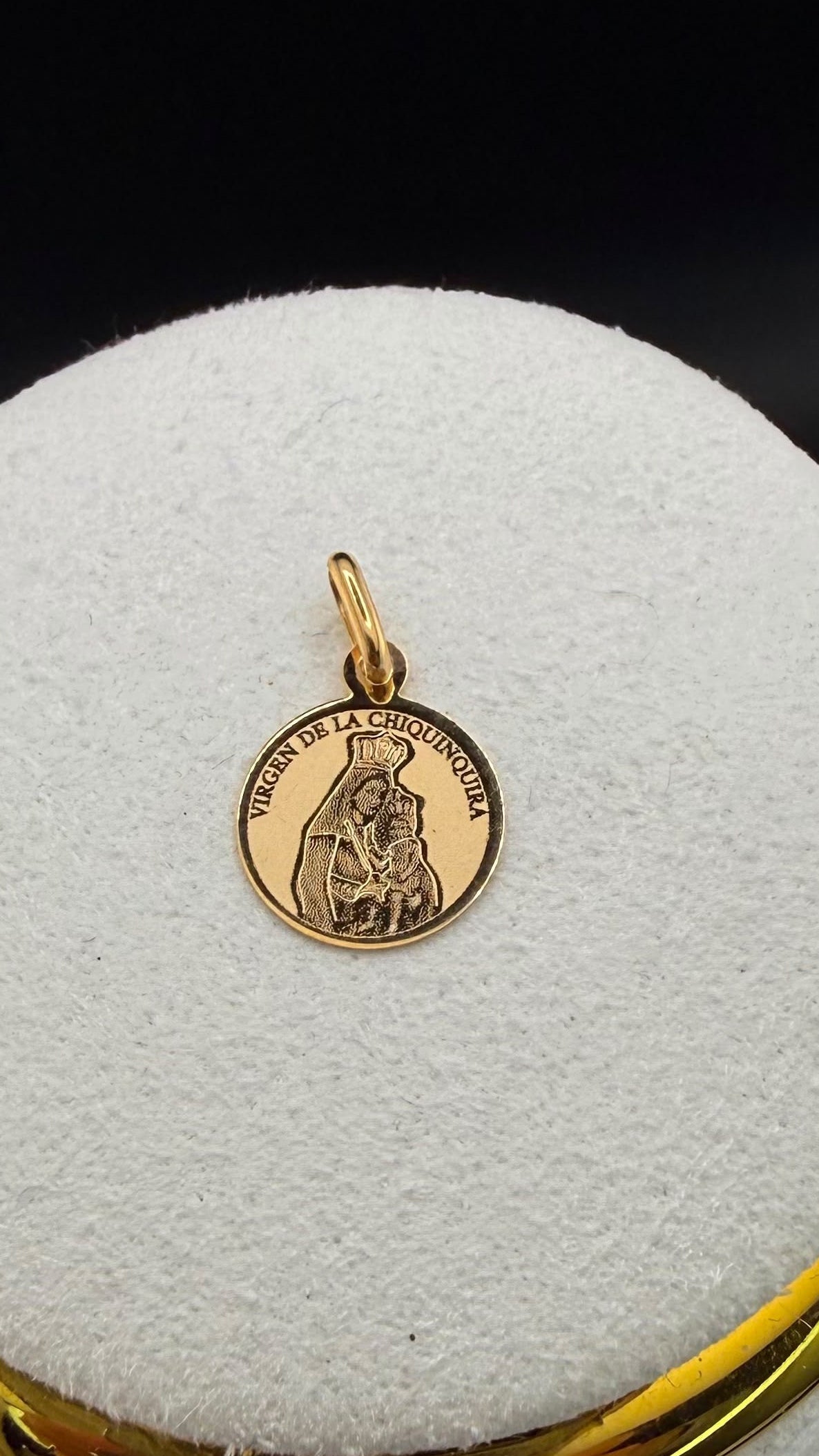 Virgin Chiquinquira Pendant 18k.