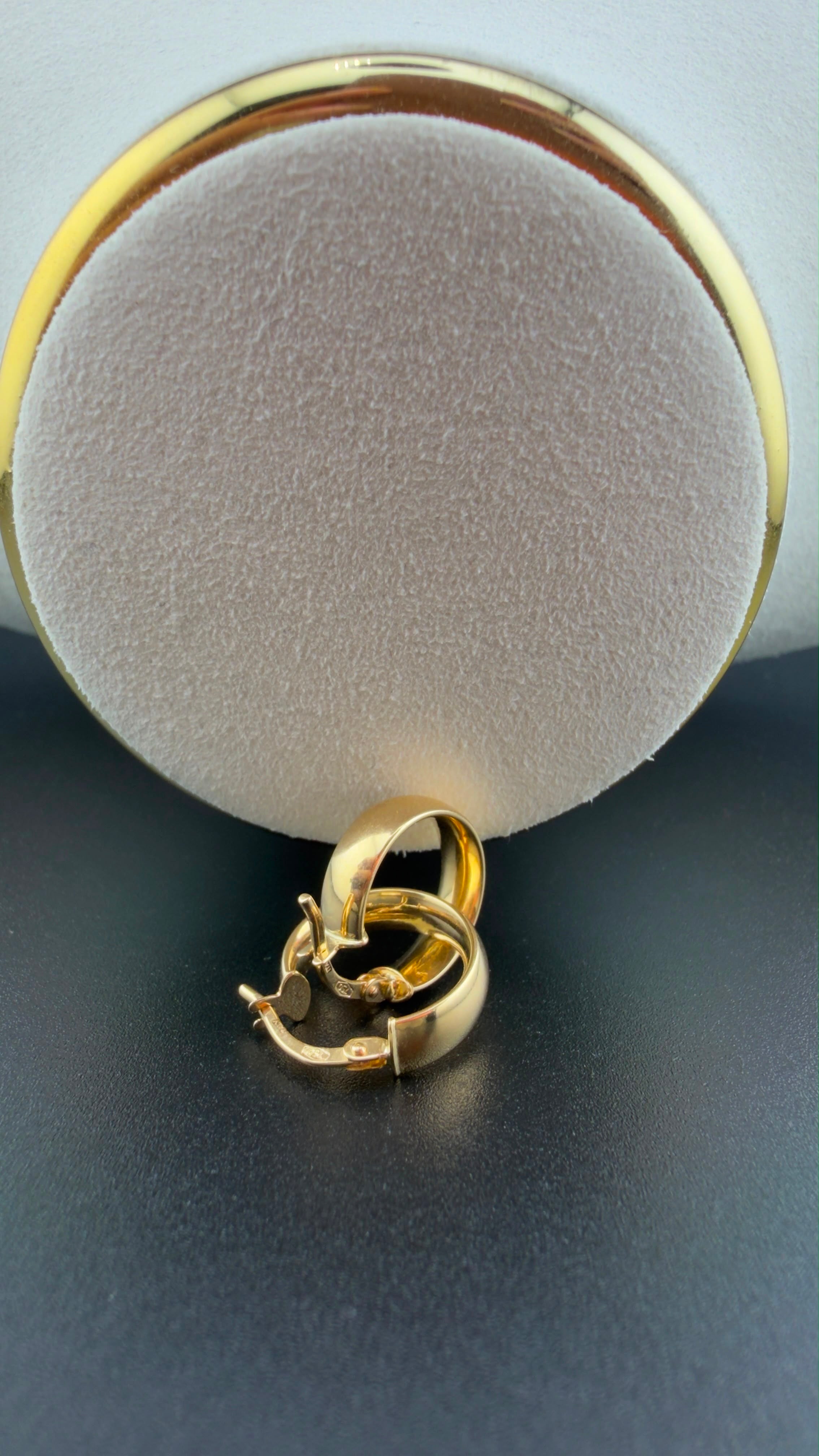 Fine Classic Hoop 18k.