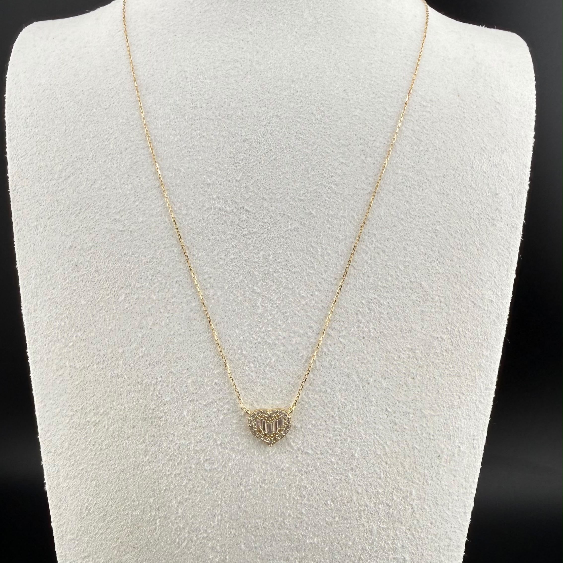 Cubic Zirconia Heart Chain 18k, adjustable.