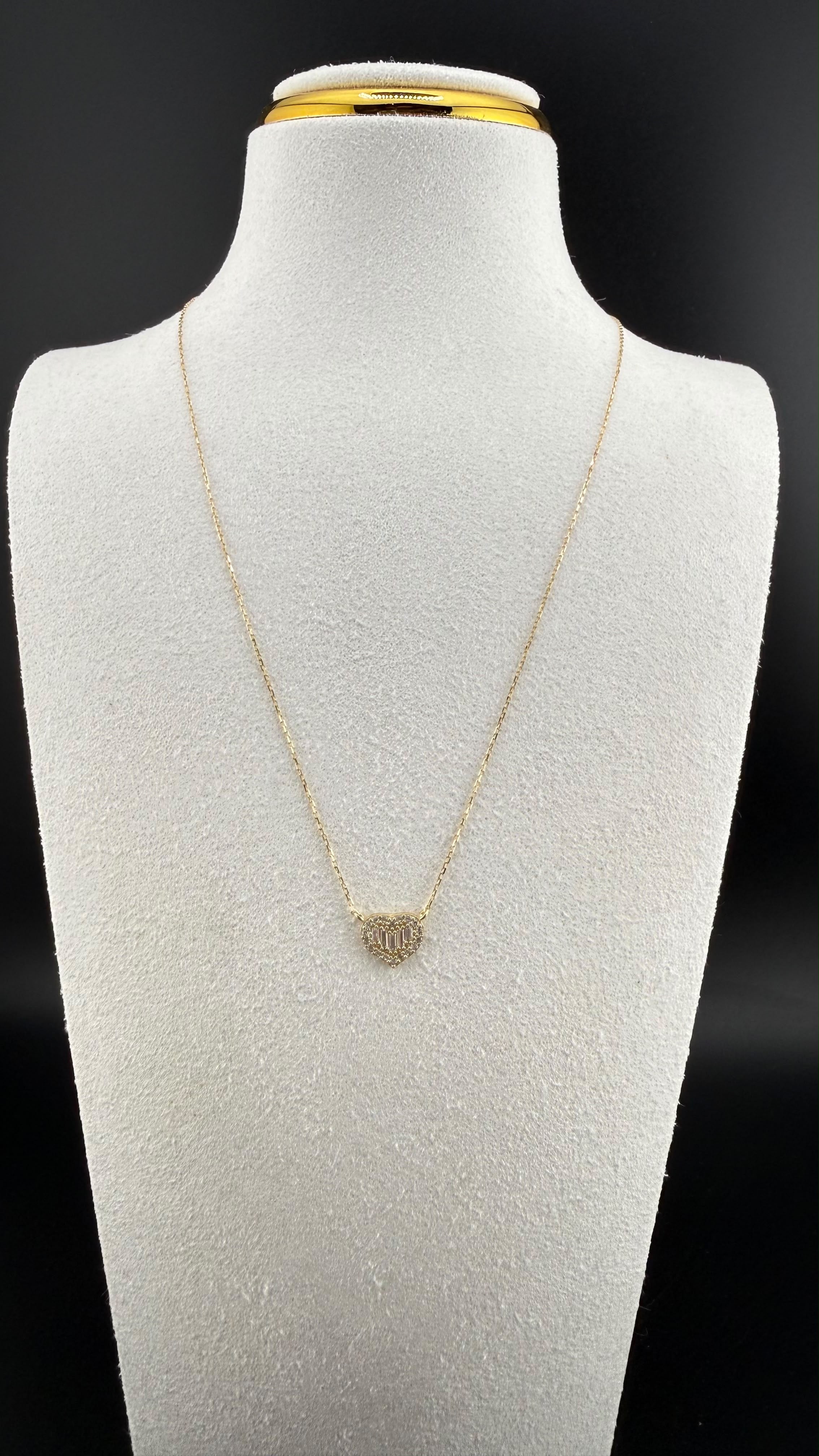Cubic Zirconia Heart Chain 18k, adjustable.