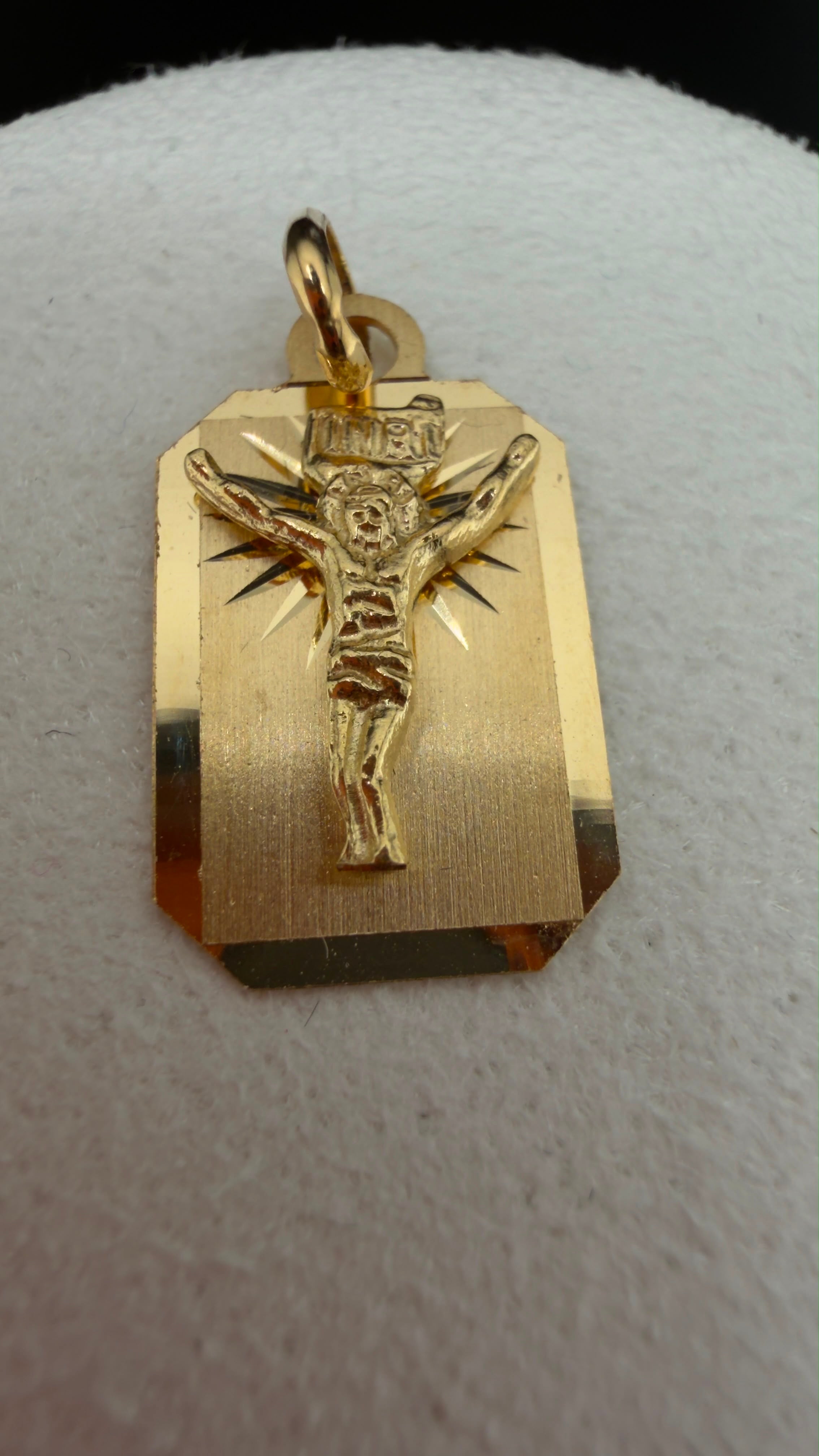 Plaque of Christ Pendant 18k.