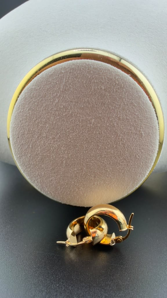 Chunky Gold Huggies Hoop 18k.