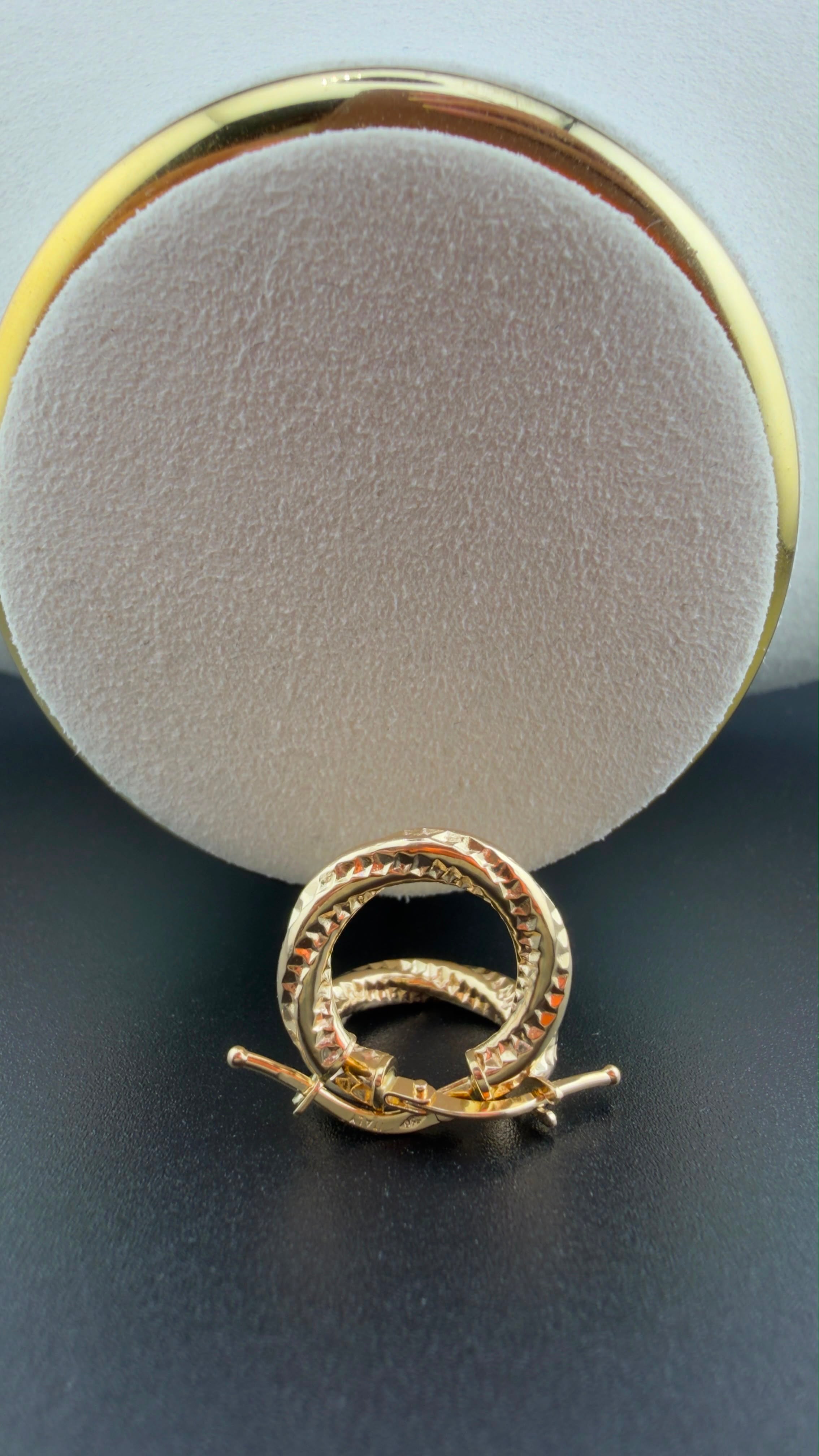 Spiral Hoop 18k