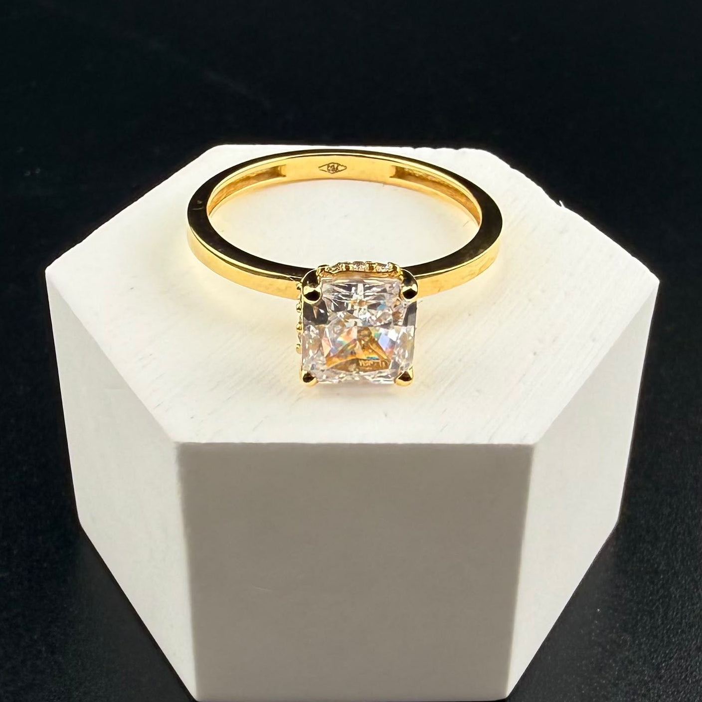 Solitary Zirconia Ring 18k, 6,7,8.