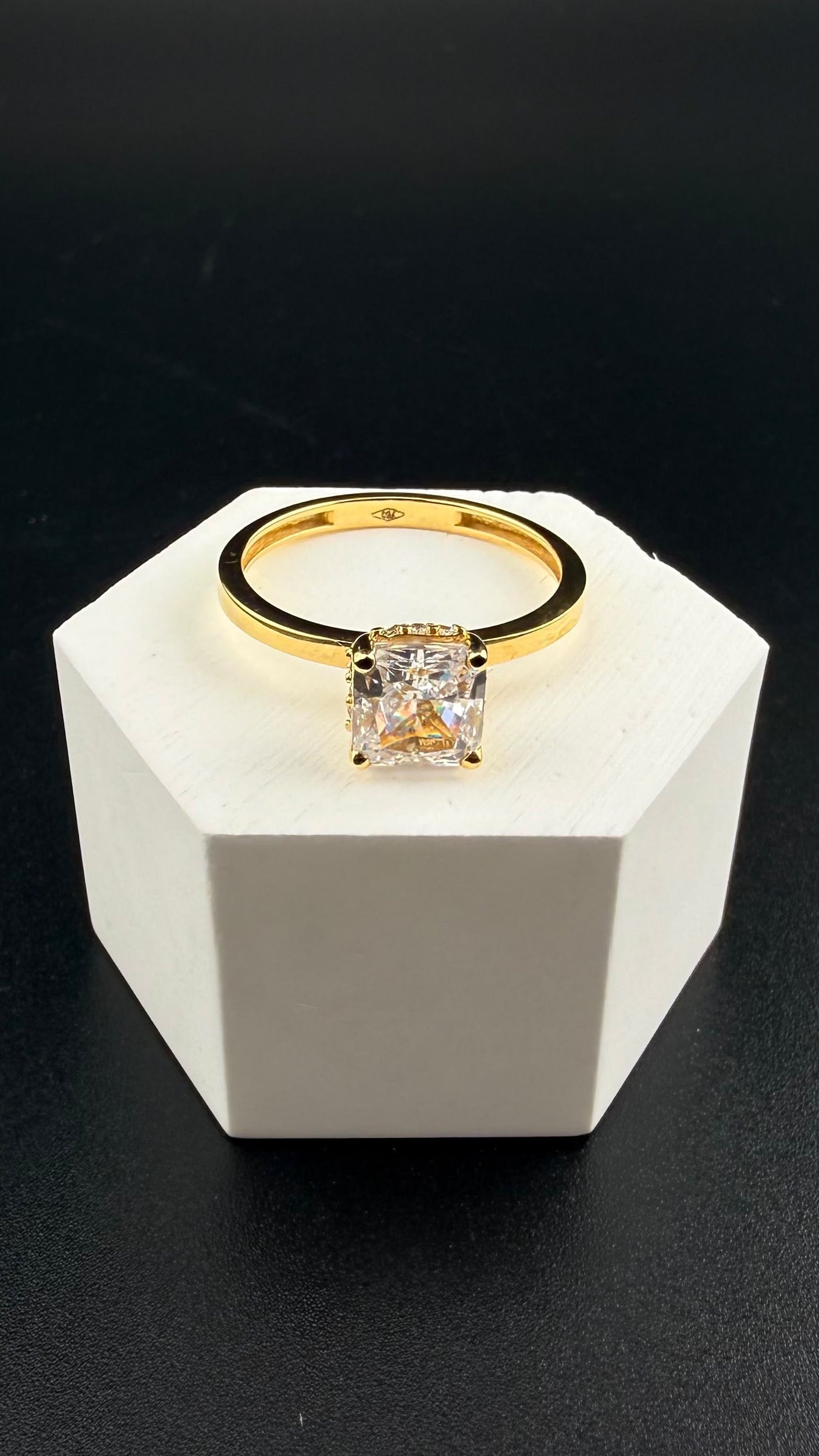 Solitary Zirconia Ring 18k, 6,7,8.