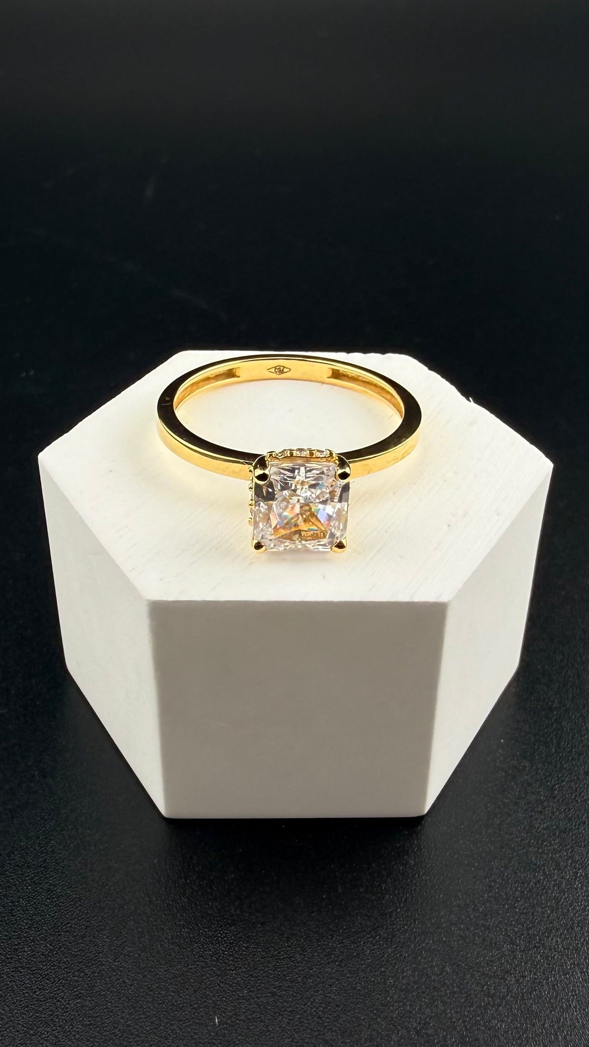 Solitary Zirconia Ring 18k, 6,7,8.