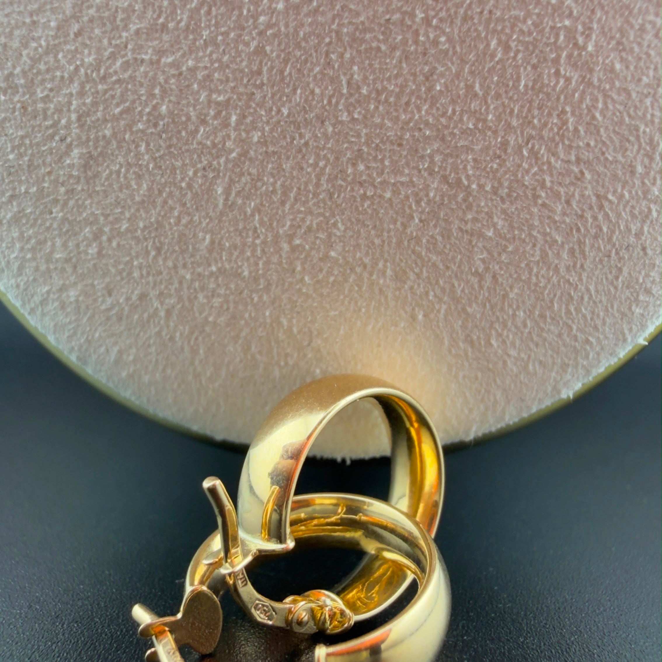 Fine Classic Hoop 18k.