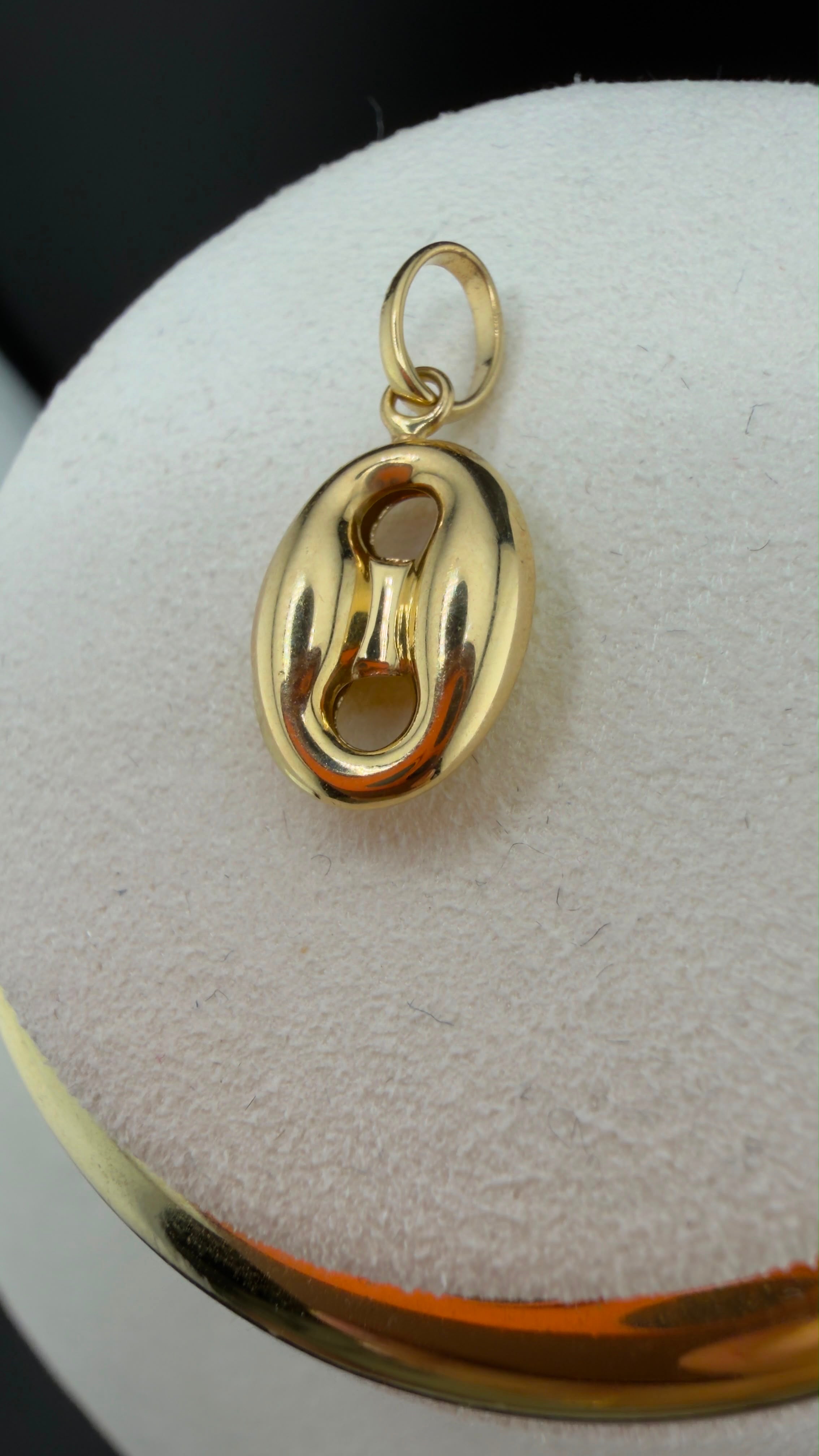 Double- G Pendant 18k.