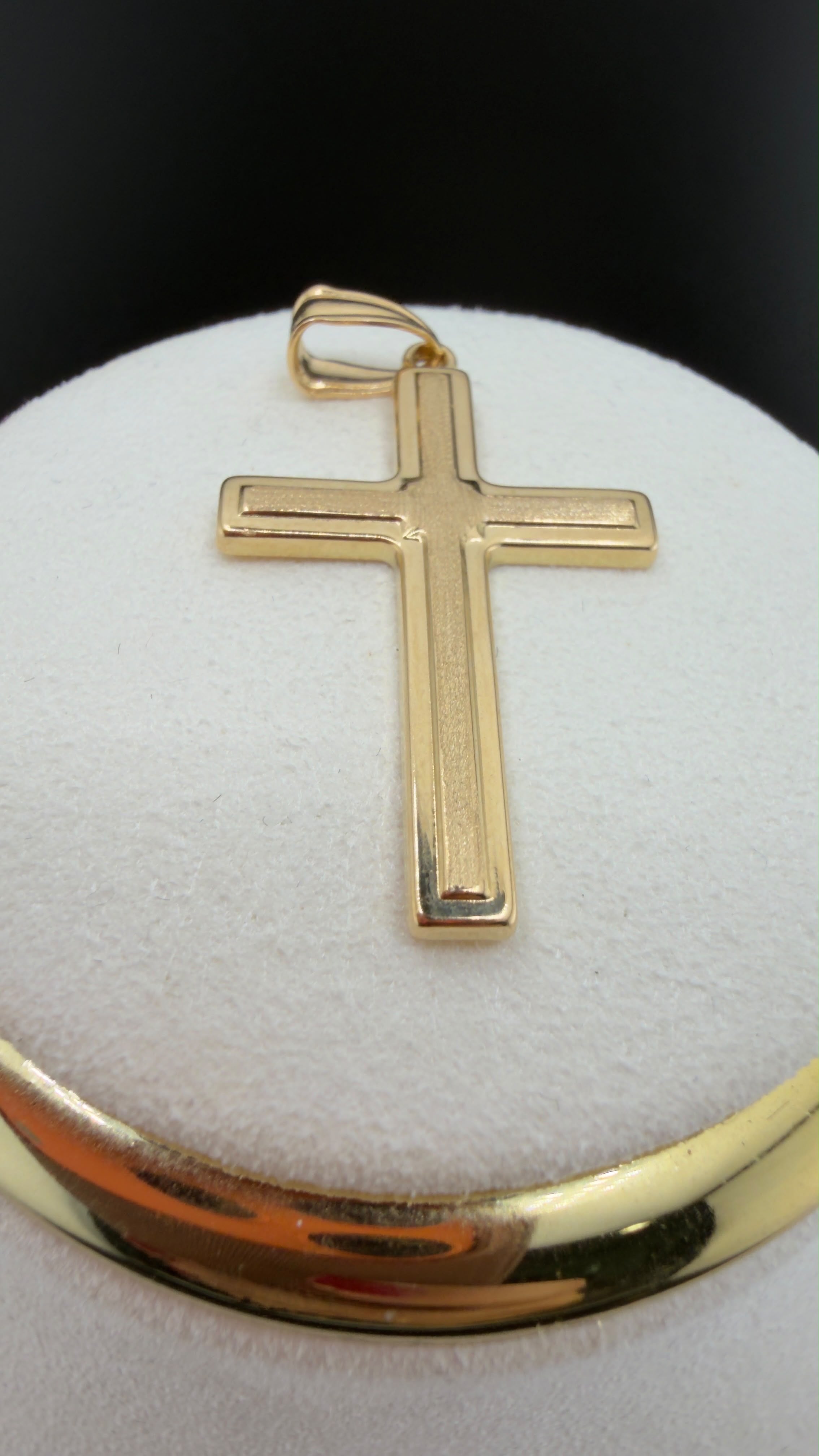 Classic Gold Cross Pendant 18k.