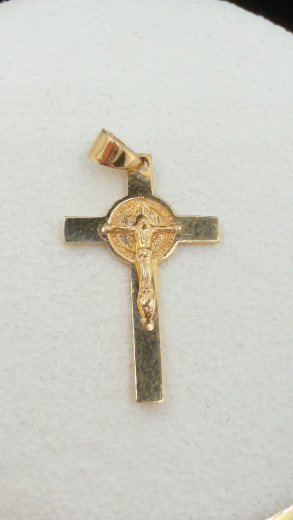 Jesus Crucifix Pendant 18k.