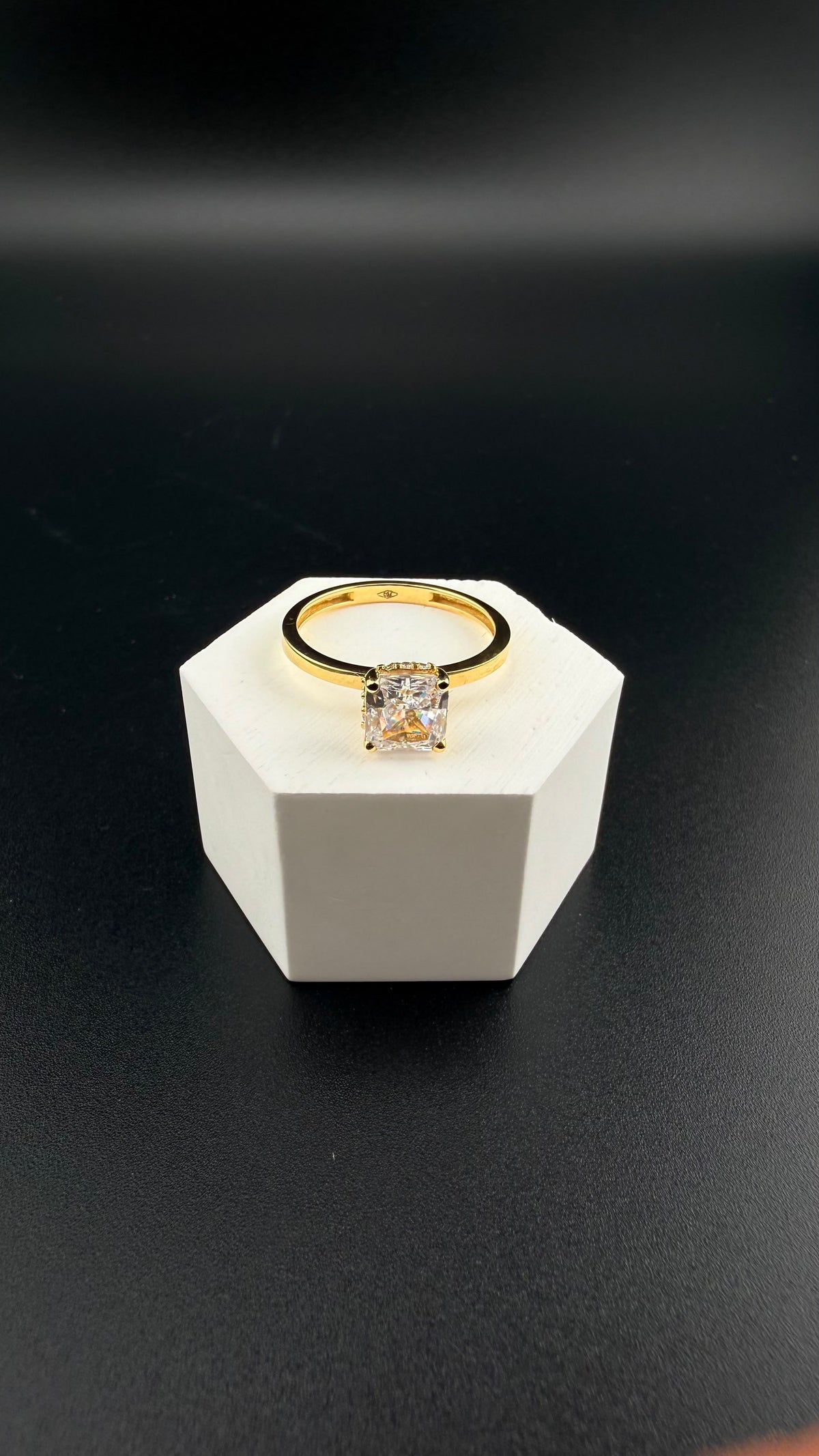 Solitary Zirconia Ring 18k, 6,7,8.
