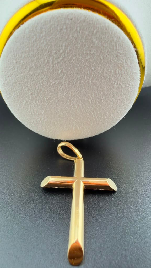 Classic Cross Pendant 18k.