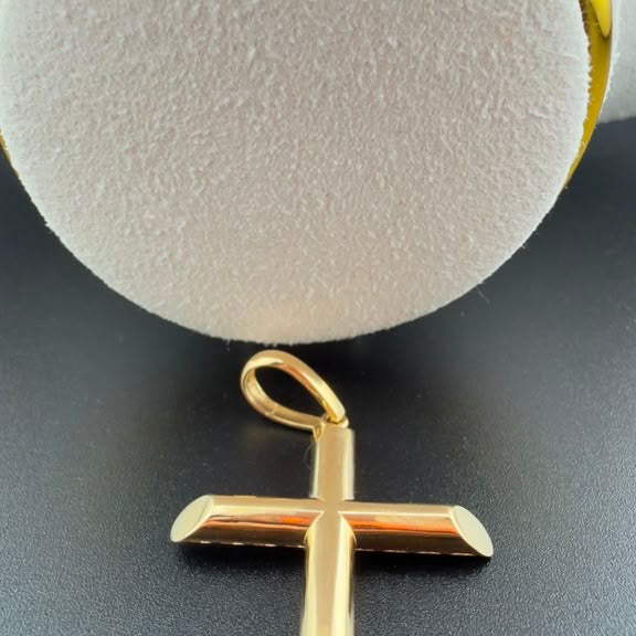 Classic Cross Pendant 18k.