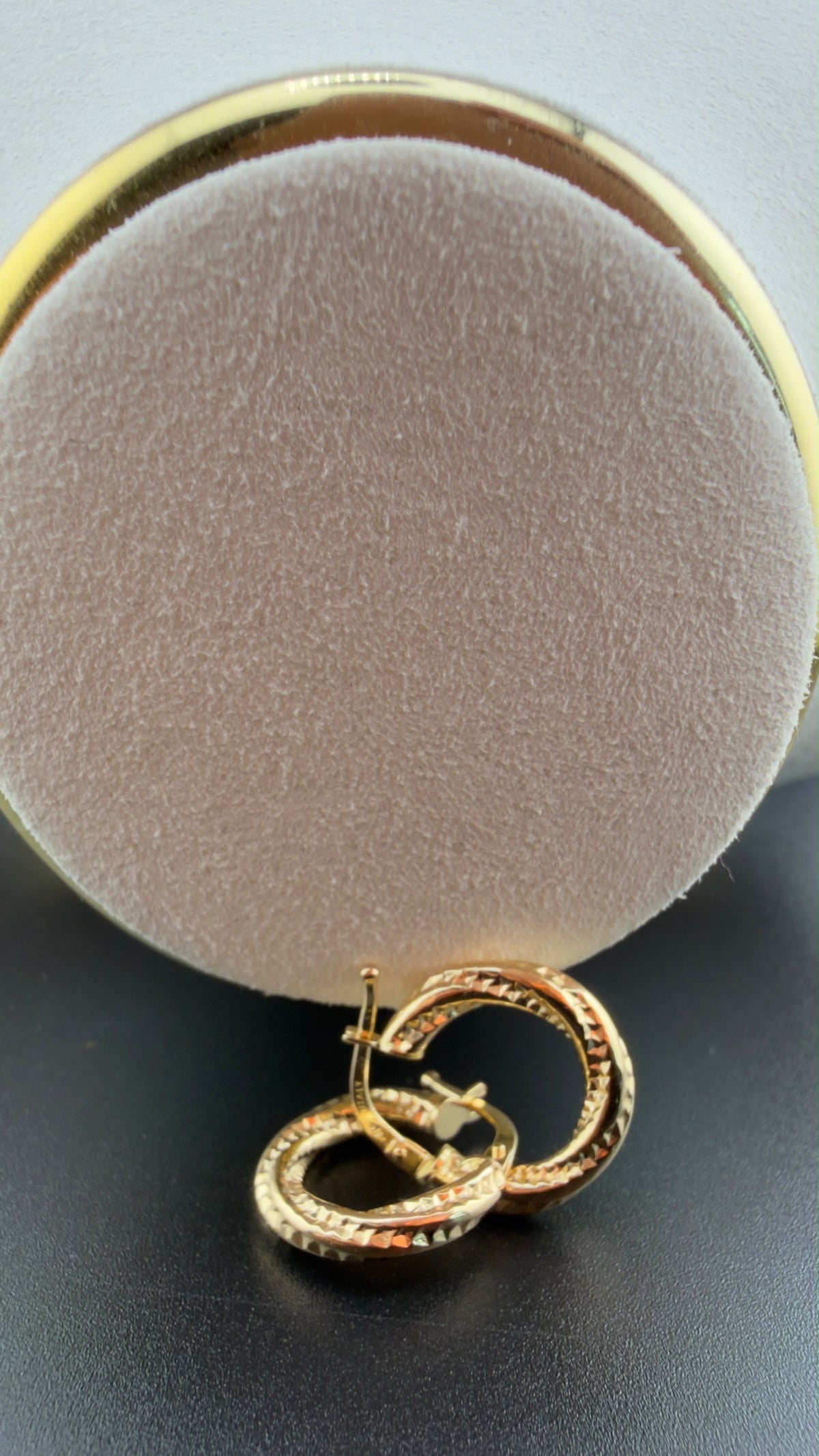 Textured Gold Hoop 18k.