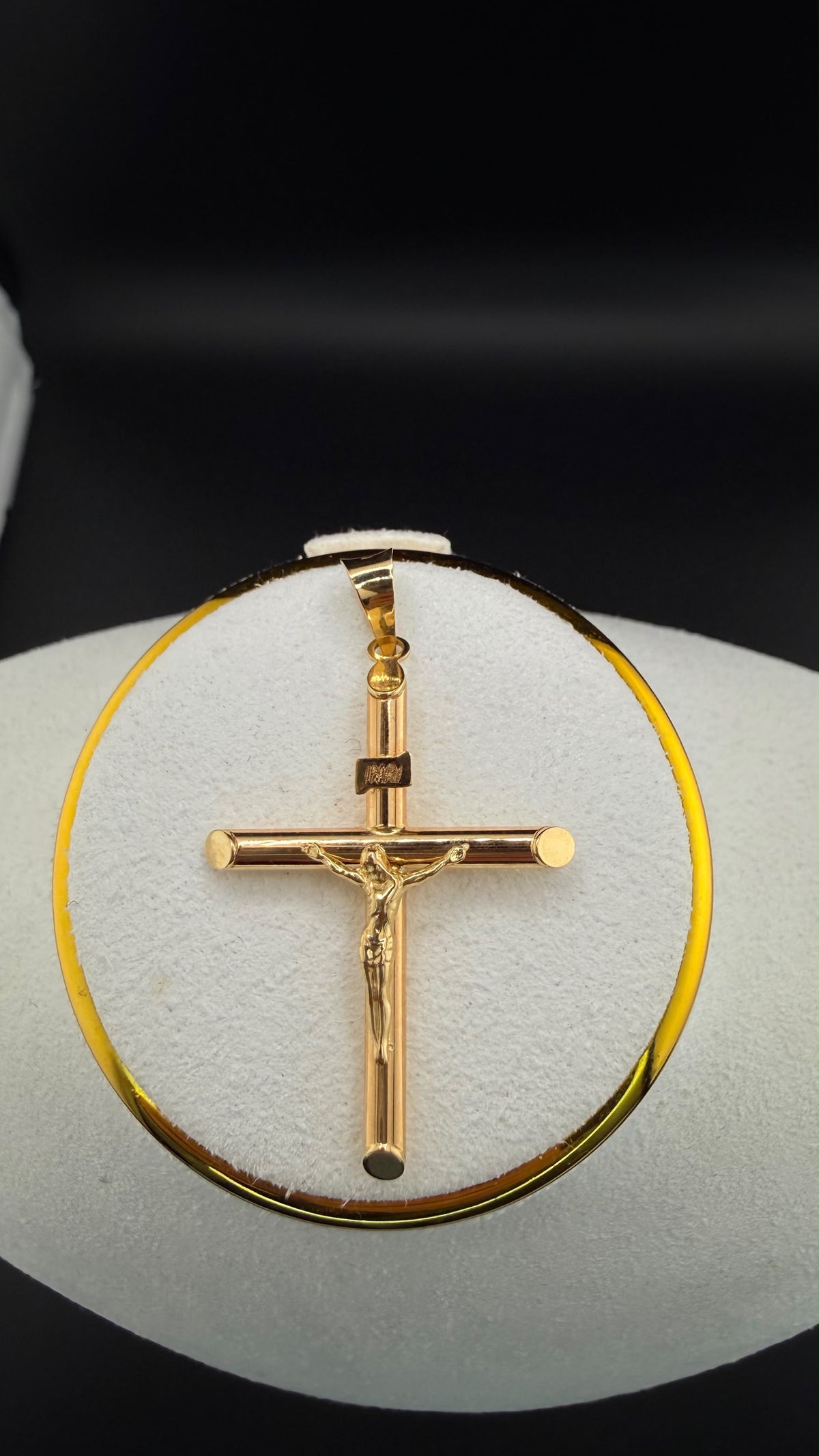 Jesus Crucifix Pendant 18k.