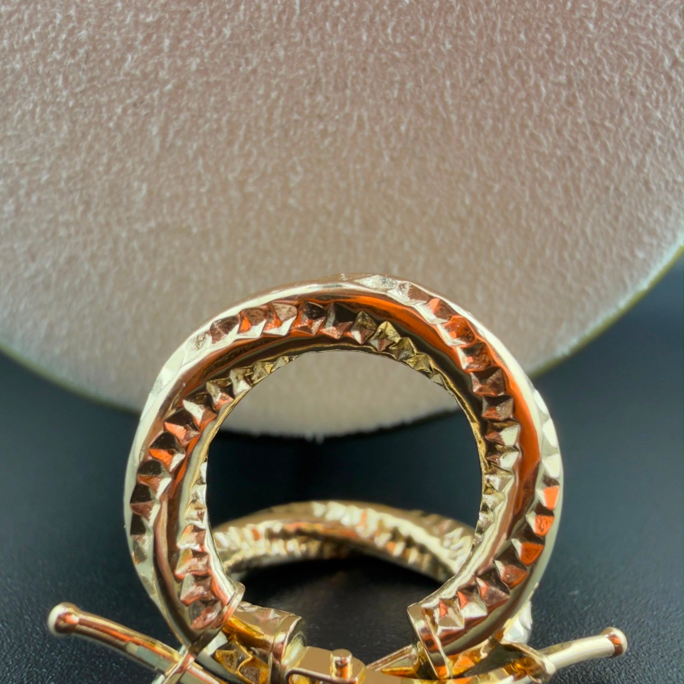 Spiral Hoop 18k
