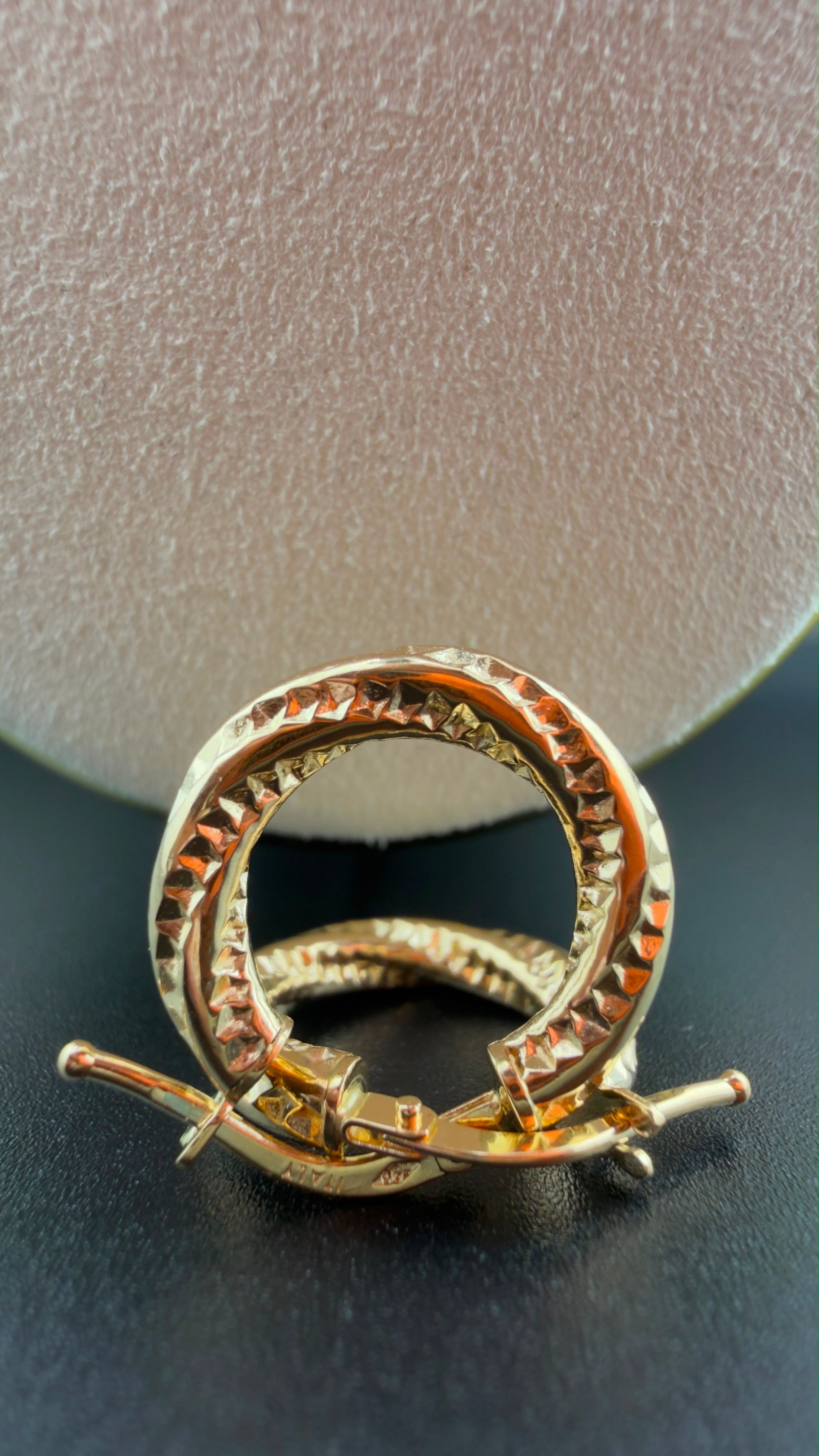 Spiral Hoop 18k