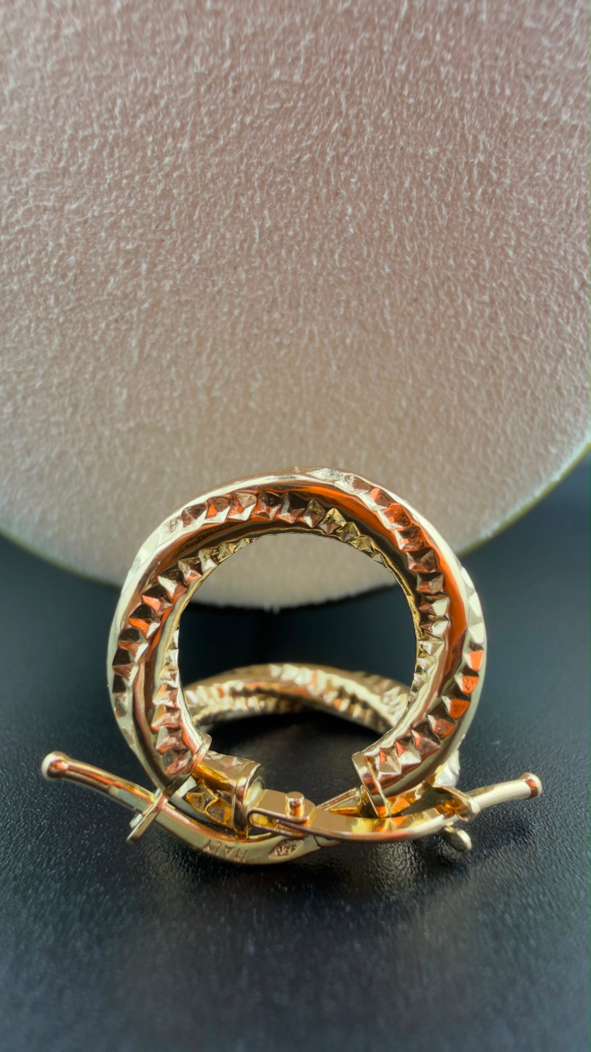 Spiral Hoop 18k