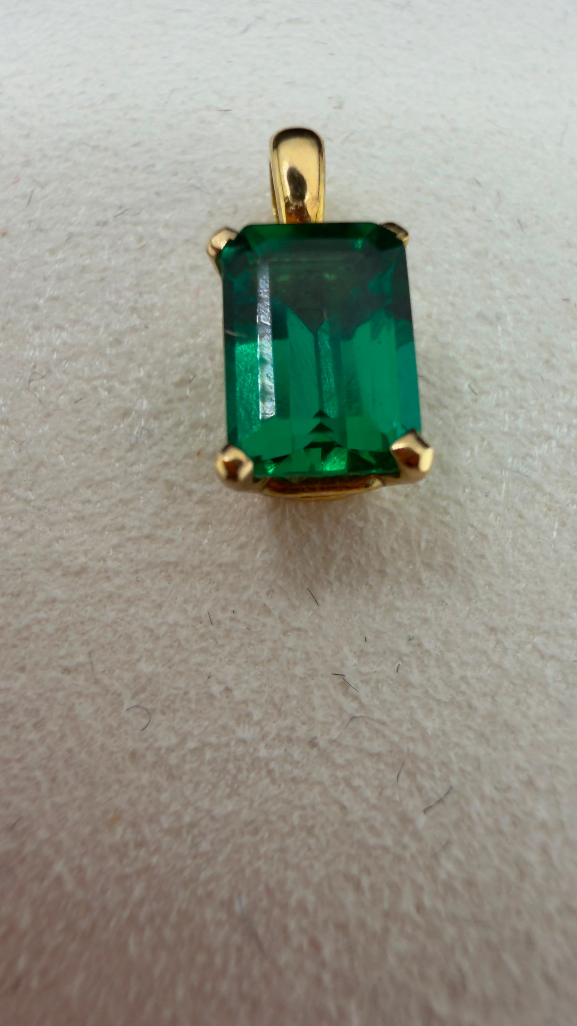 Lab Emerald Pendant 18k.