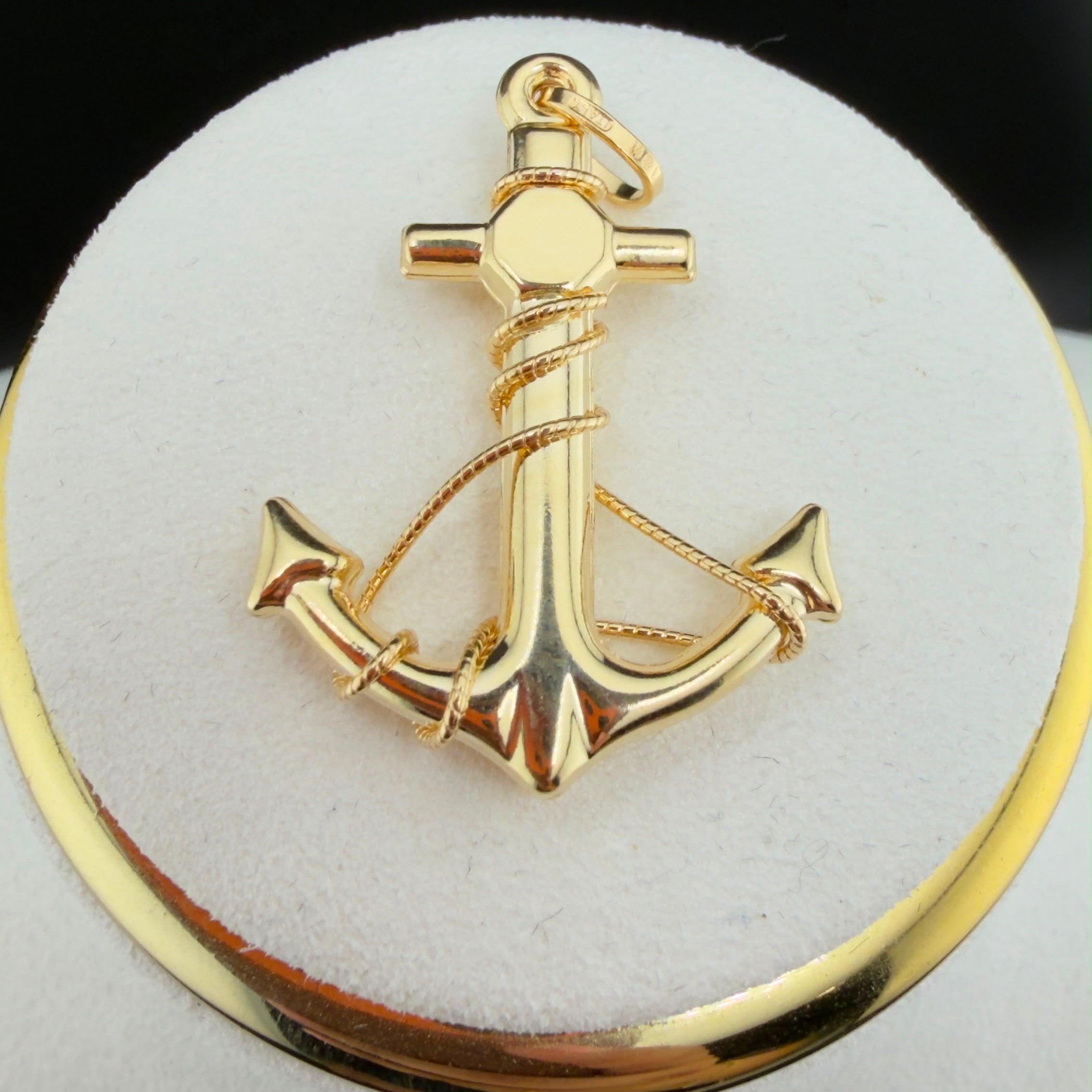 Gold Thread Anchor Pendant 18k.