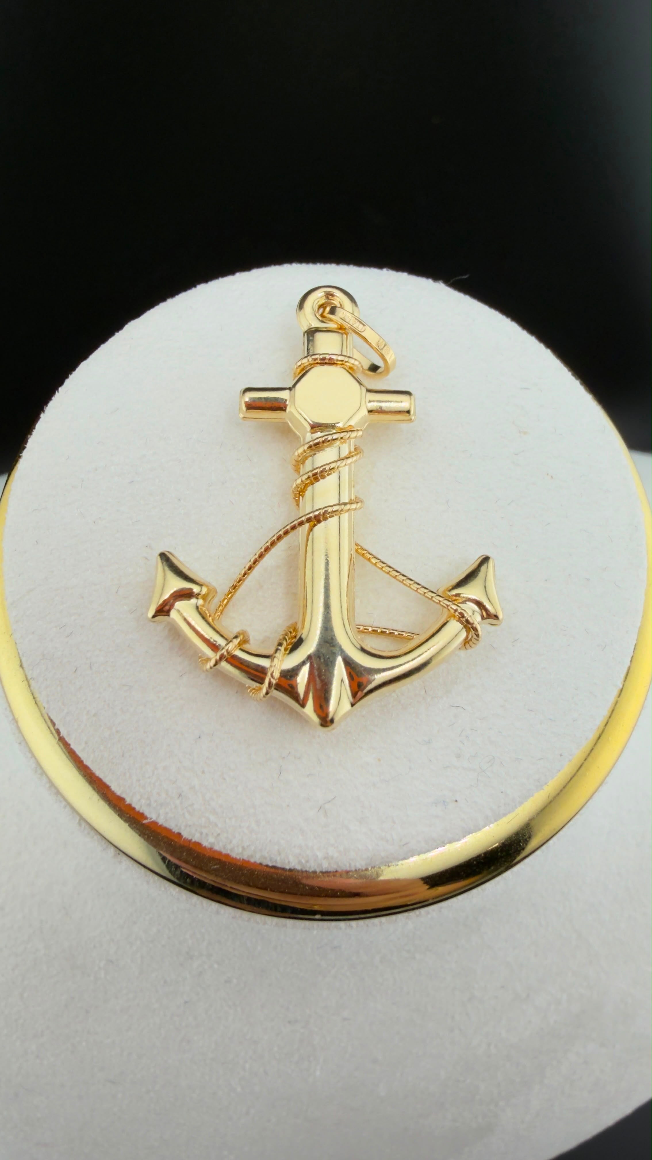 Gold Thread Anchor Pendant 18k.