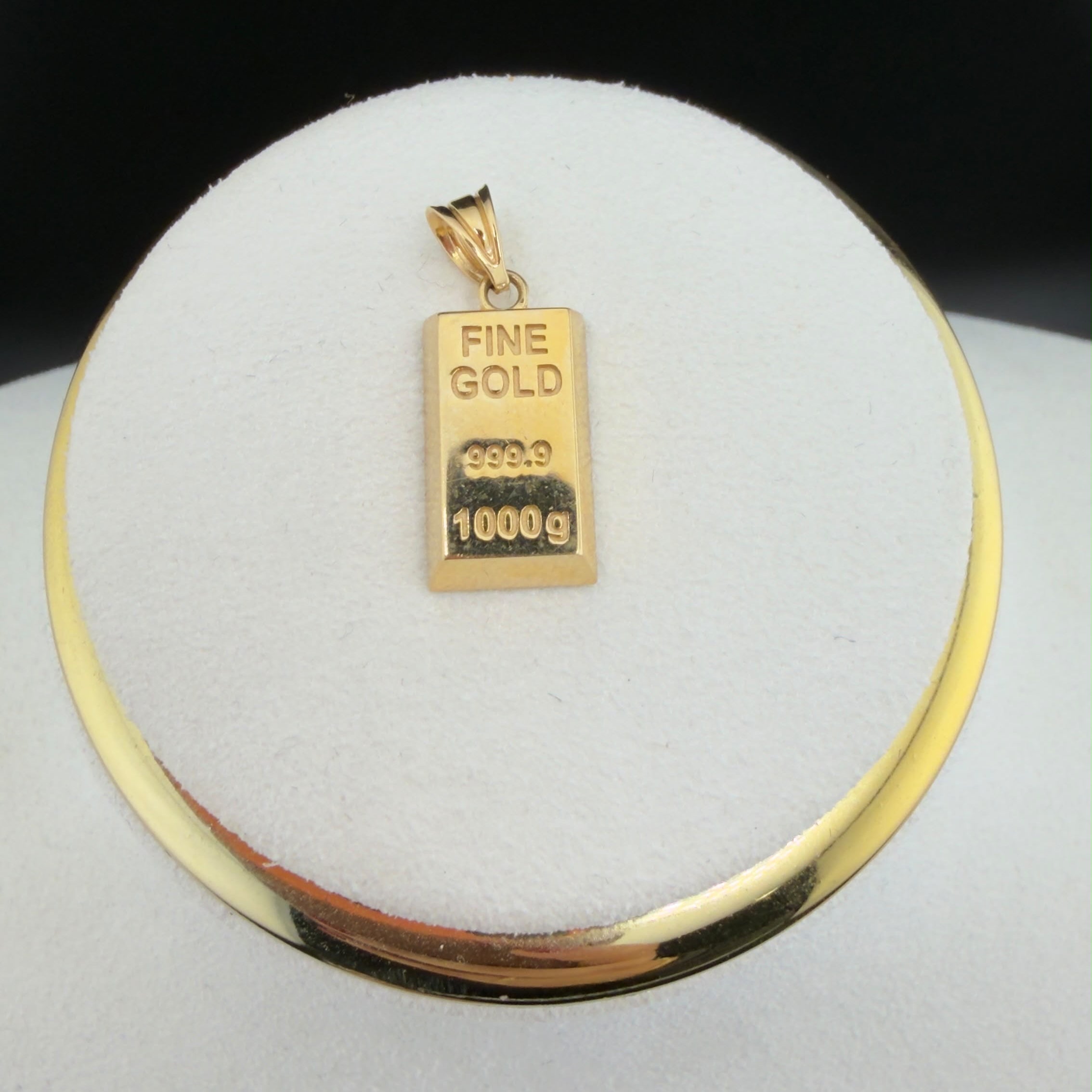 Gold Bar Pendant 18k.