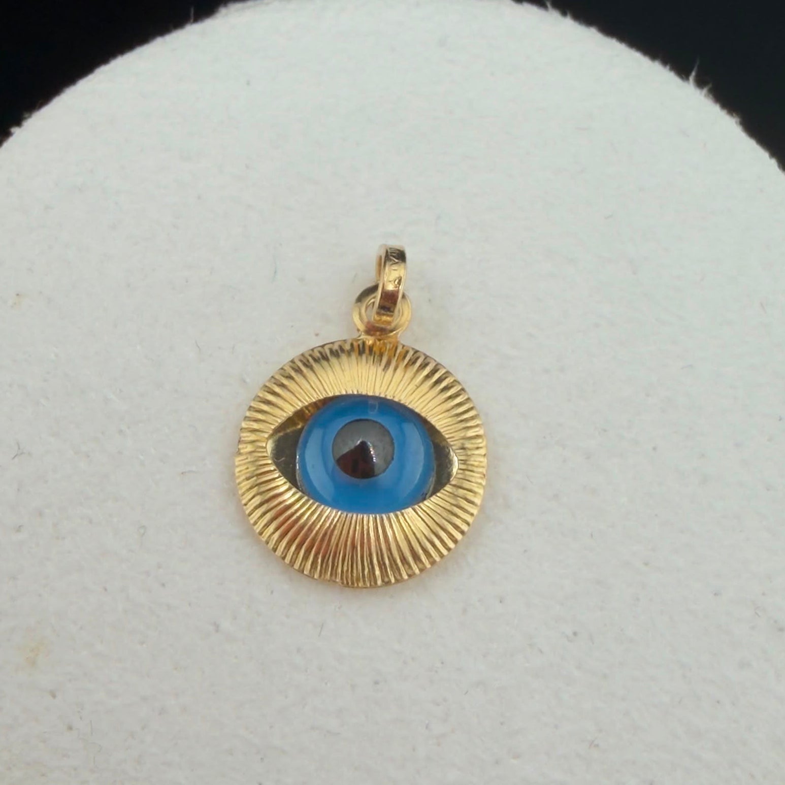 Iris Eye Pendant 18k.