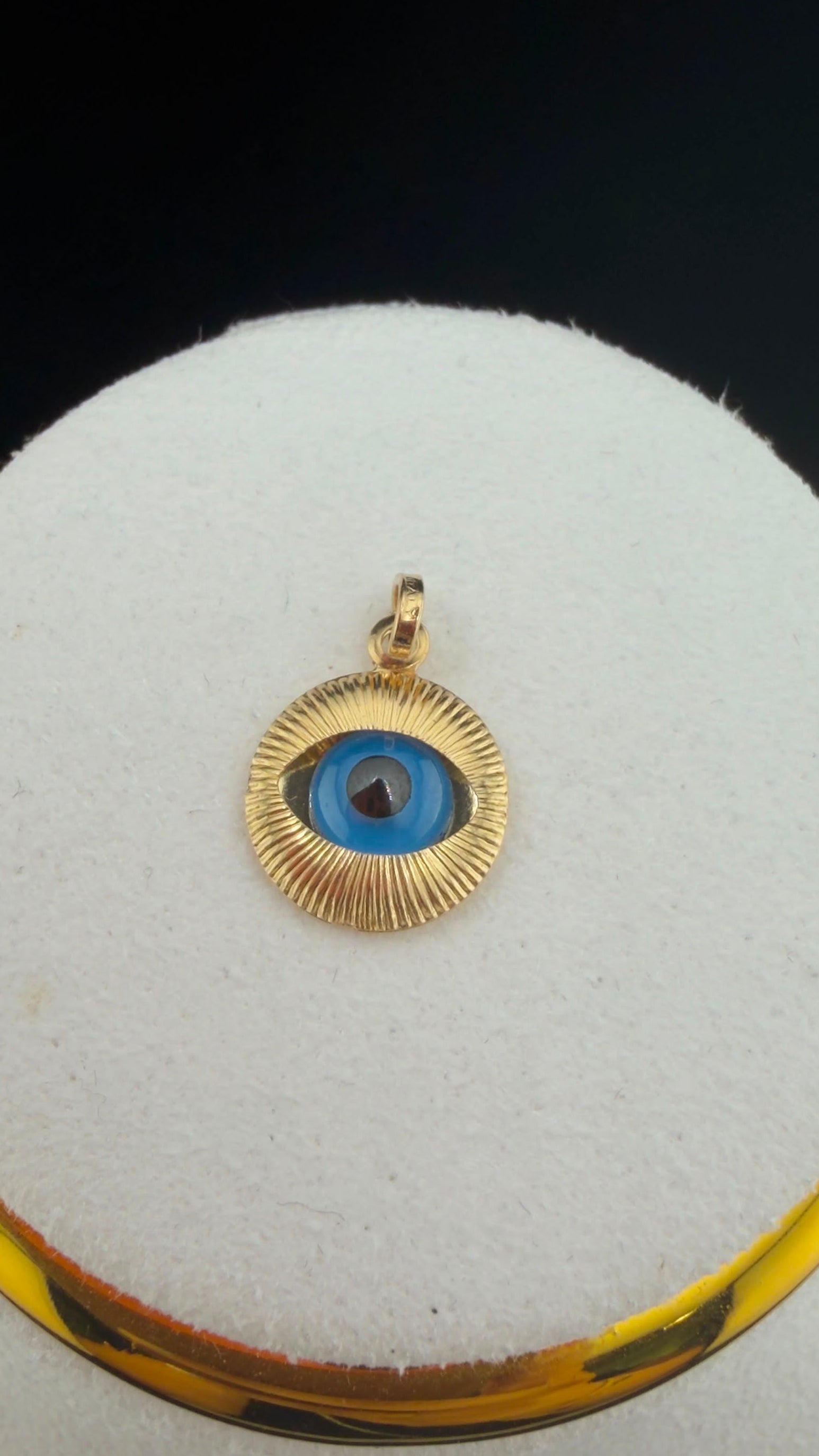 Iris Eye Pendant 18k.
