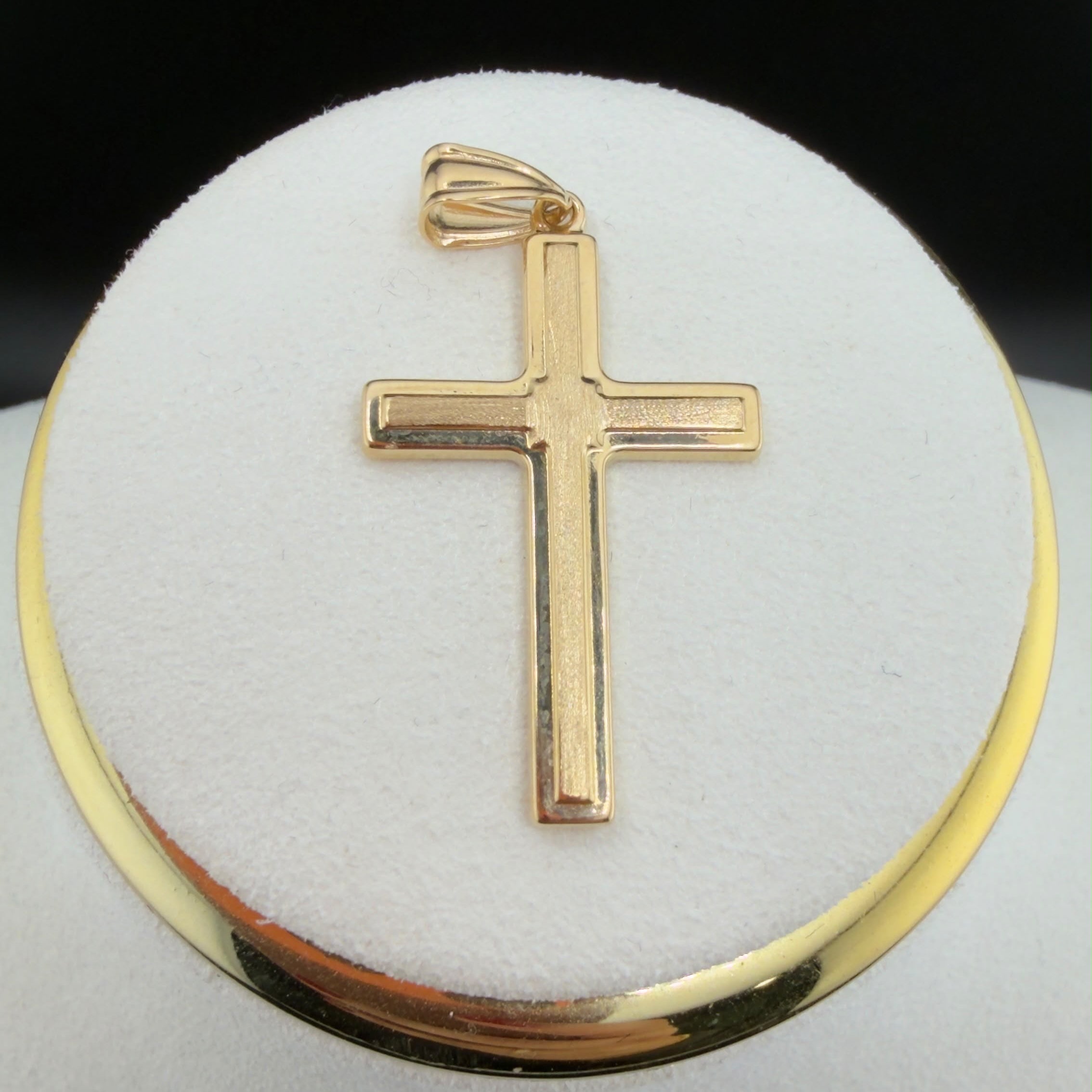 Classic Gold Cross Pendant 18k.