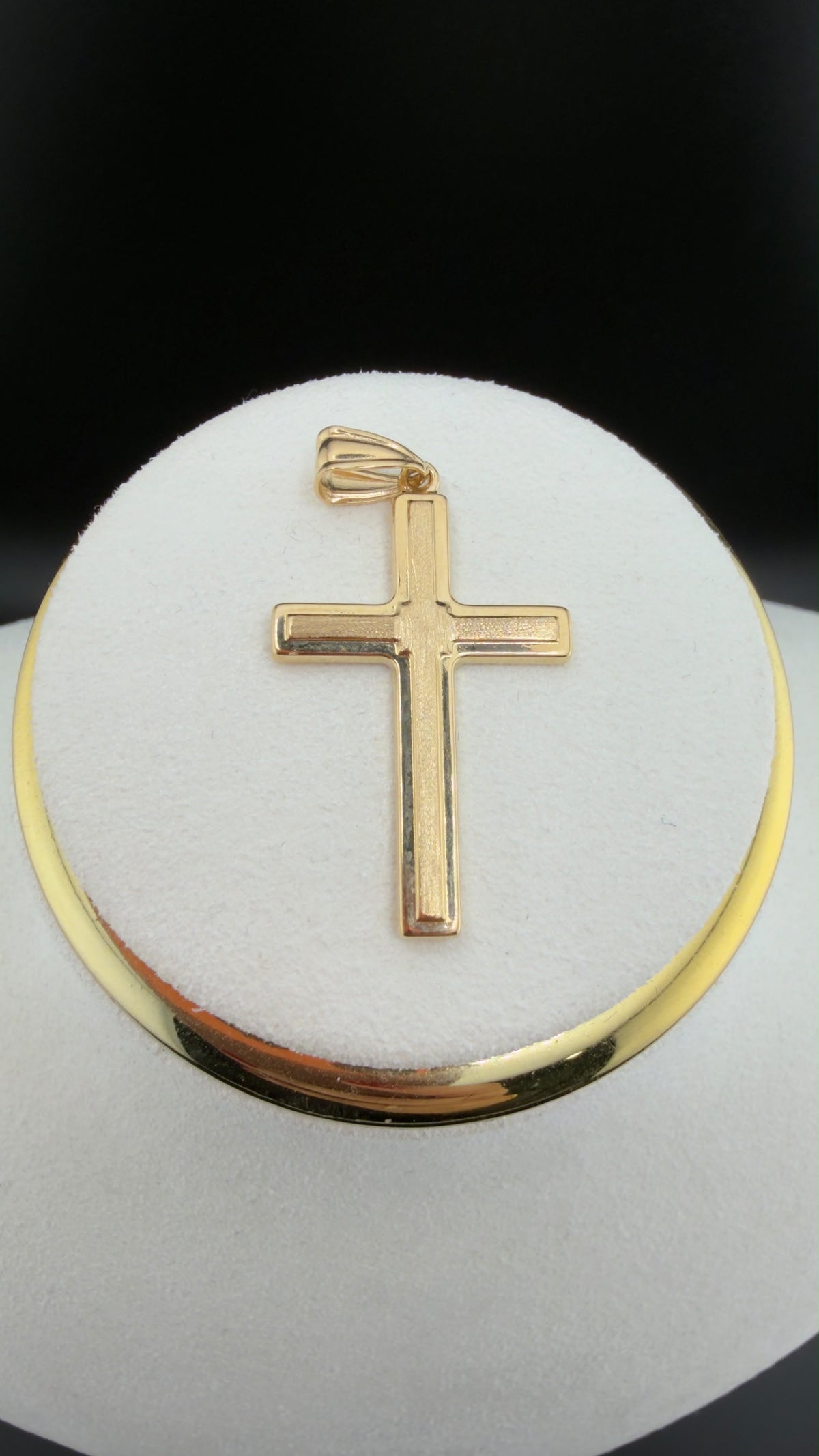 Classic Gold Cross Pendant 18k.