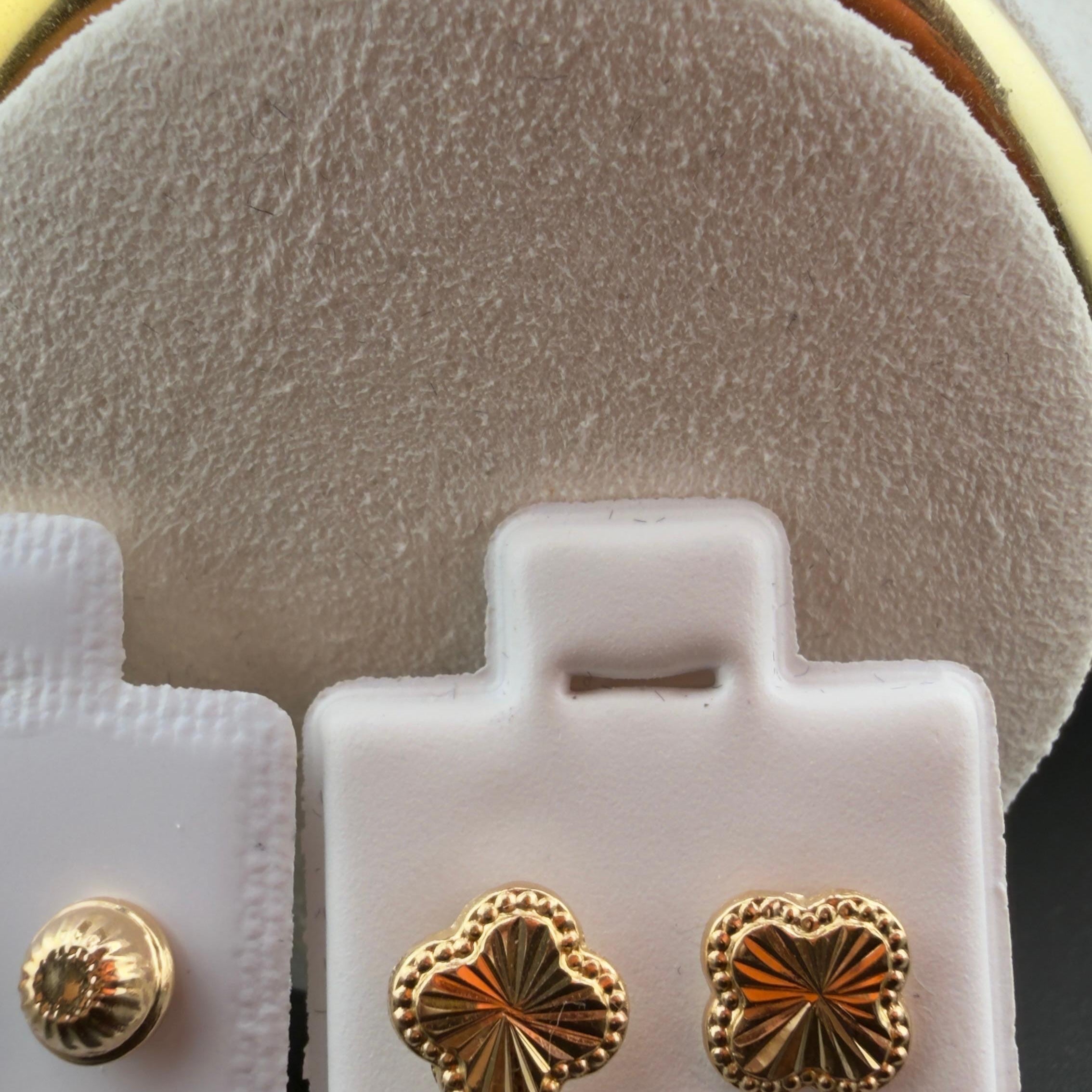 Double- V Earring 18k.