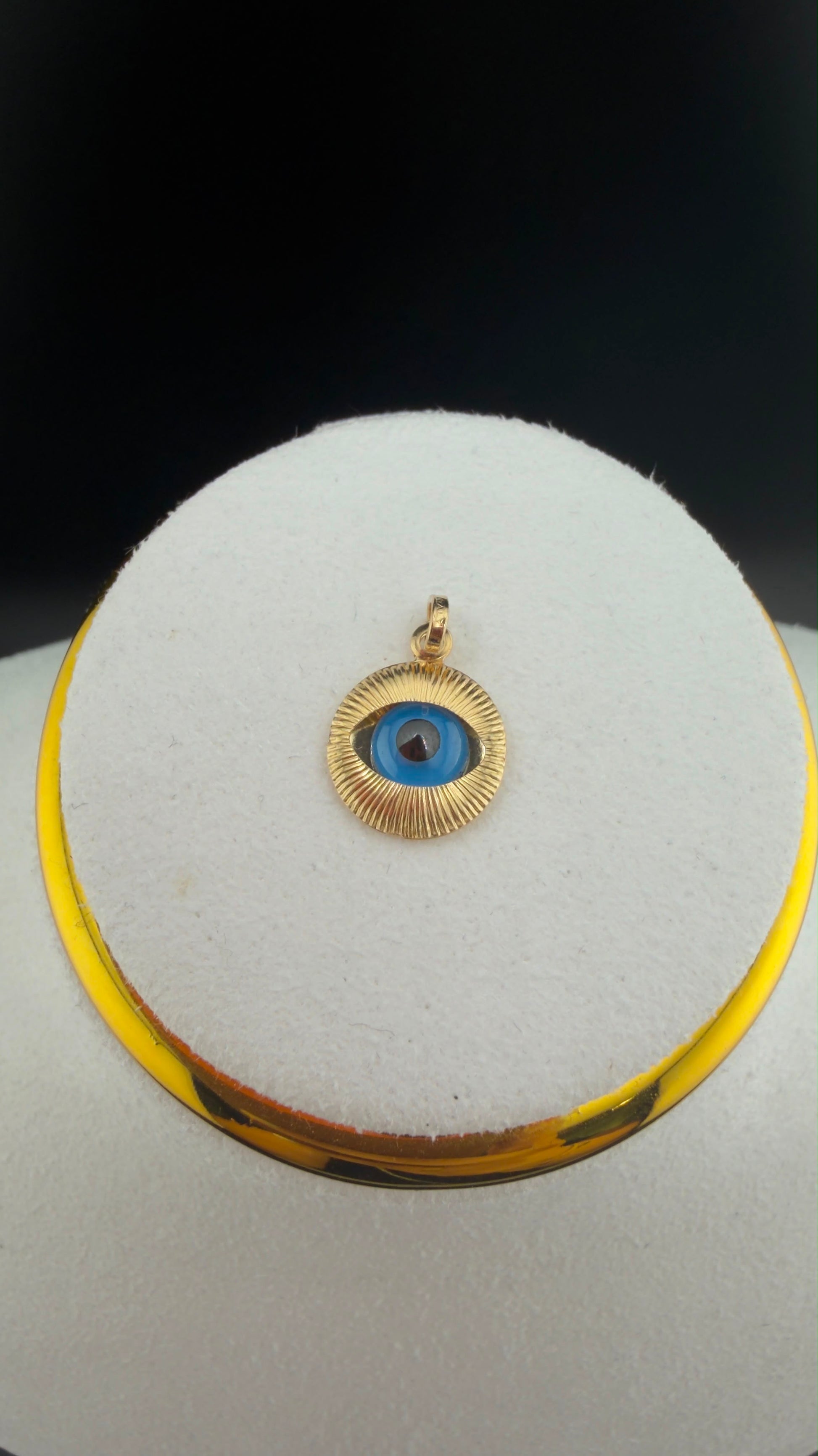 Iris Eye Pendant 18k.