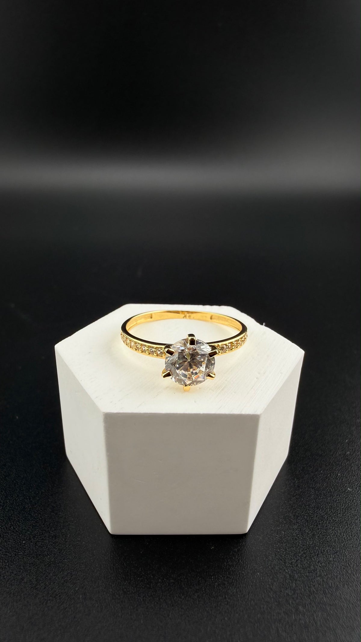 Aurora Solitaire Ring 18k, #6/5.