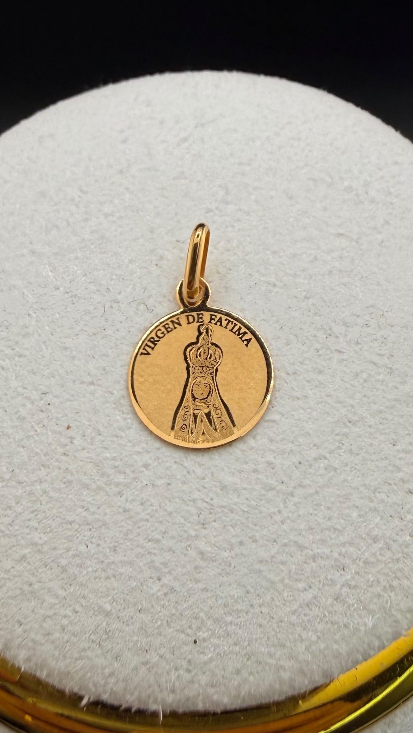 Virgin Fatima Pendant 18k.