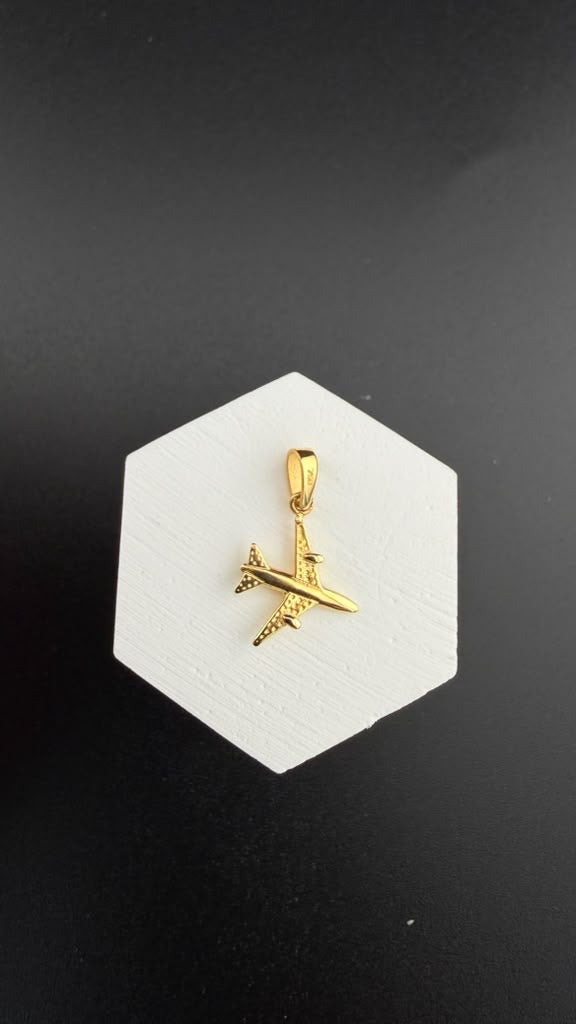 Airplane Pendant 18k.
