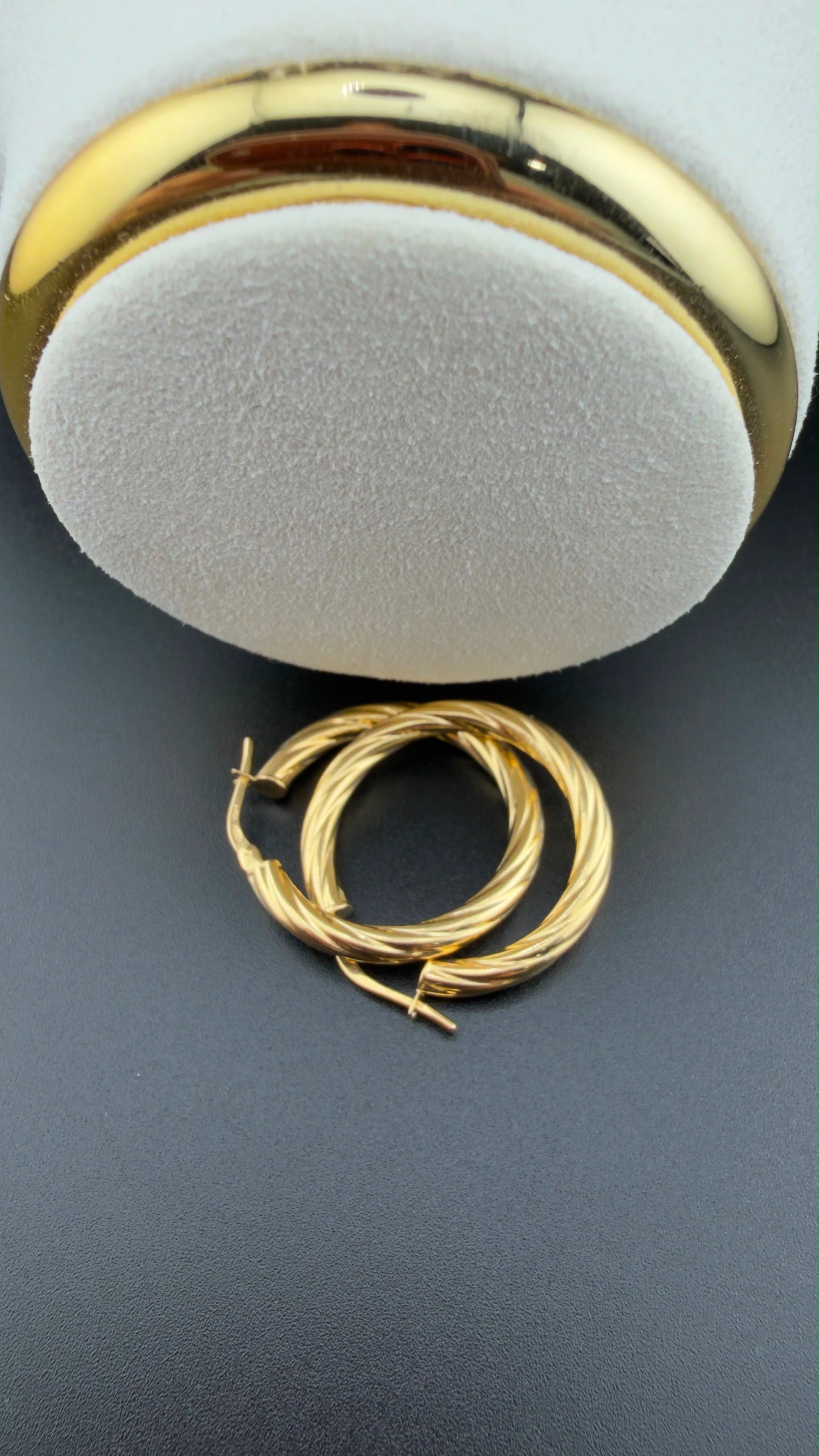 Spiral Hoop 18k.
