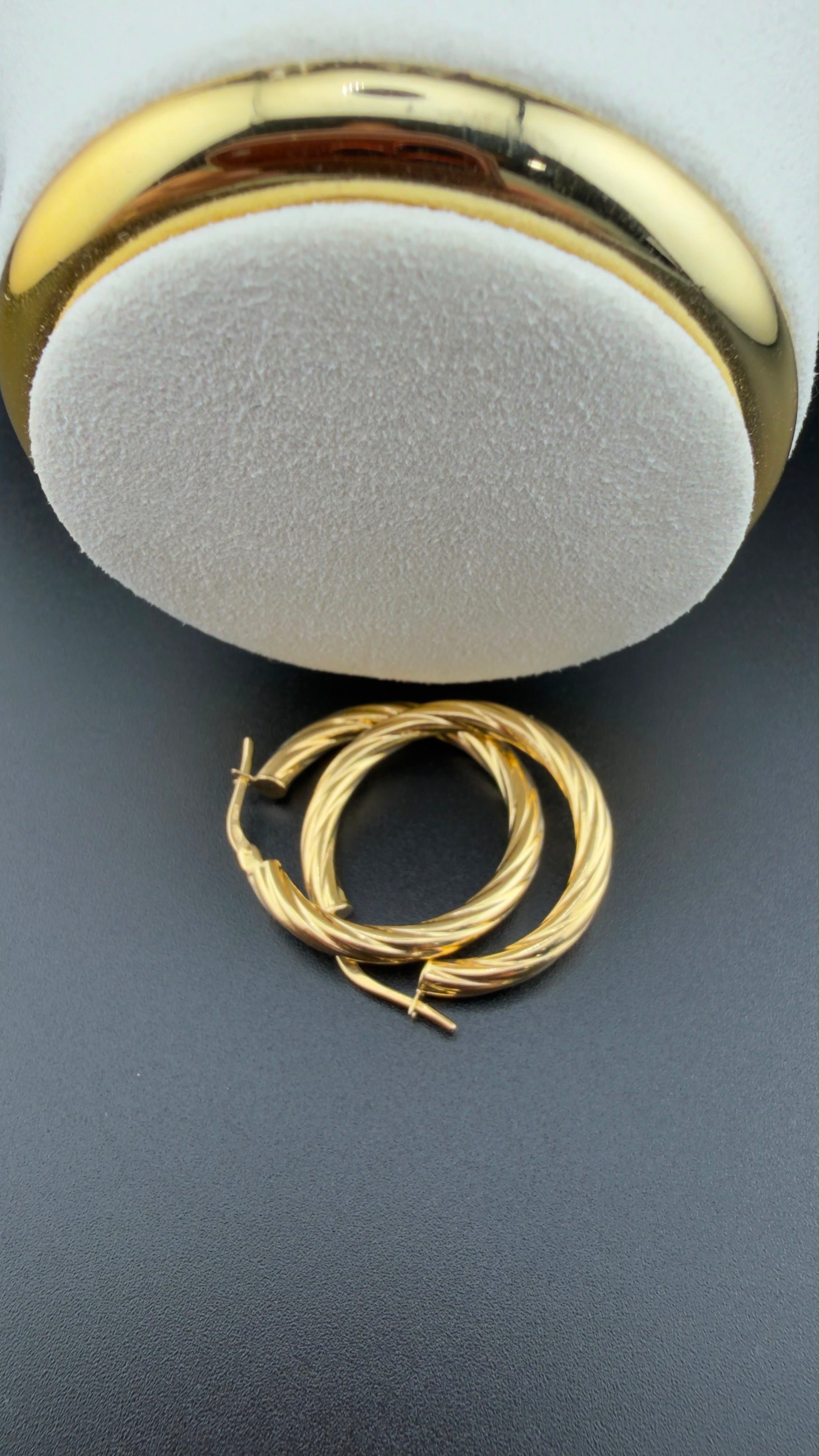 Spiral Hoop 18k.